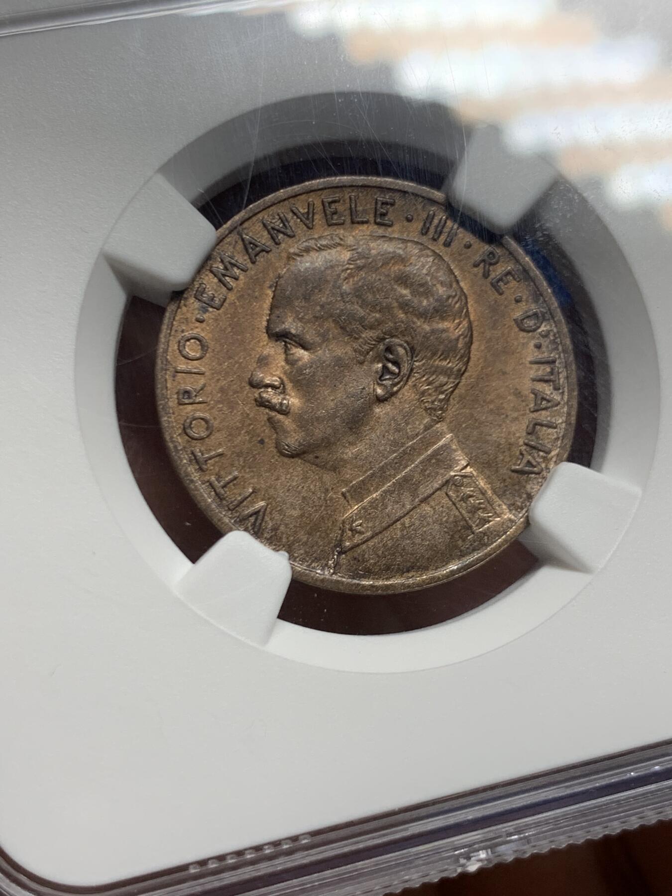 《竞宝斋》第452场 周日，周一 2场连拍 （全场包邮，欢迎送拍） NGC MS62BN 意大利1912年5分拿花铜币，少见年份（特年）书价高，在200美元左右。