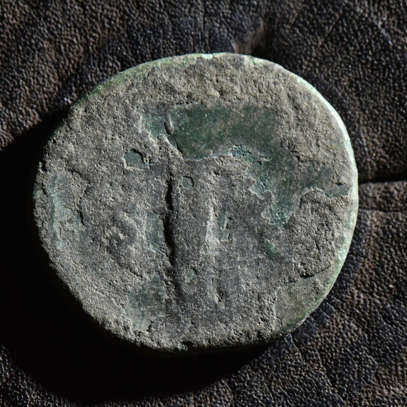 【良泉】第45期【直播场】1月15日晚19.30点开拍！ 208组，西方古代钱币、丝路古珠杂项专场 【古罗马】没查到...【提图斯或图密善】打制，追思韦帕芗的阿斯铜币，9.46克