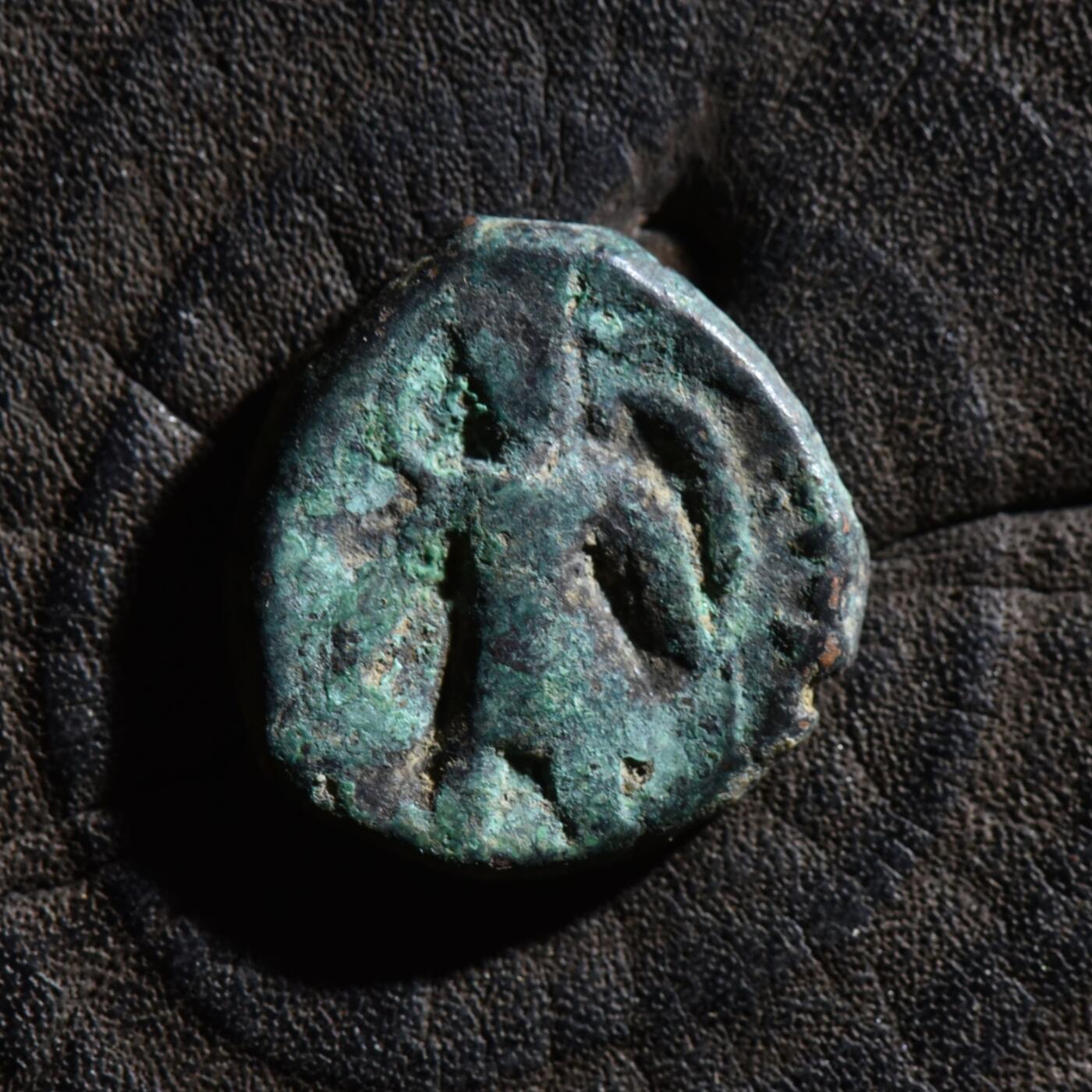 【良泉】第45期【直播场】1月15日晚19.30点开拍！ 208组，西方古代钱币、丝路古珠杂项专场 公元267-270年【贵霜】迦腻色伽三世“财富女神”铜币，6.21克