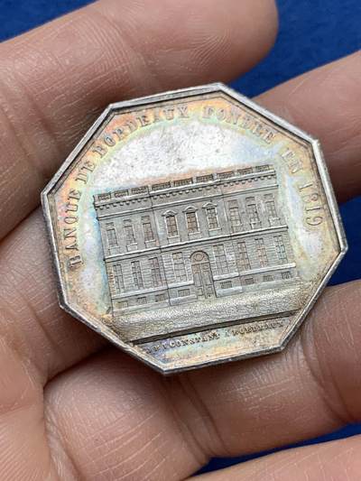 《竞宝斋》第452场 周日，周一 2场连拍 （全场包邮，欢迎送拍） - 法国波尔多银行八角银质代币，19.3克，34.6mm，神灯边铭，双面油彩包浆，非常值得品鉴收藏