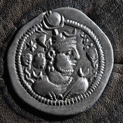 【良泉】第45期【直播场】1月15日晚19.30点开拍！ 208组，西方古代钱币、丝路古珠杂项专场 - 【少见】【美品】公元488-496 年【波斯帝国】萨珊王朝，卡瓦德一世 第一次执政 一德拉克马银币，3.85克