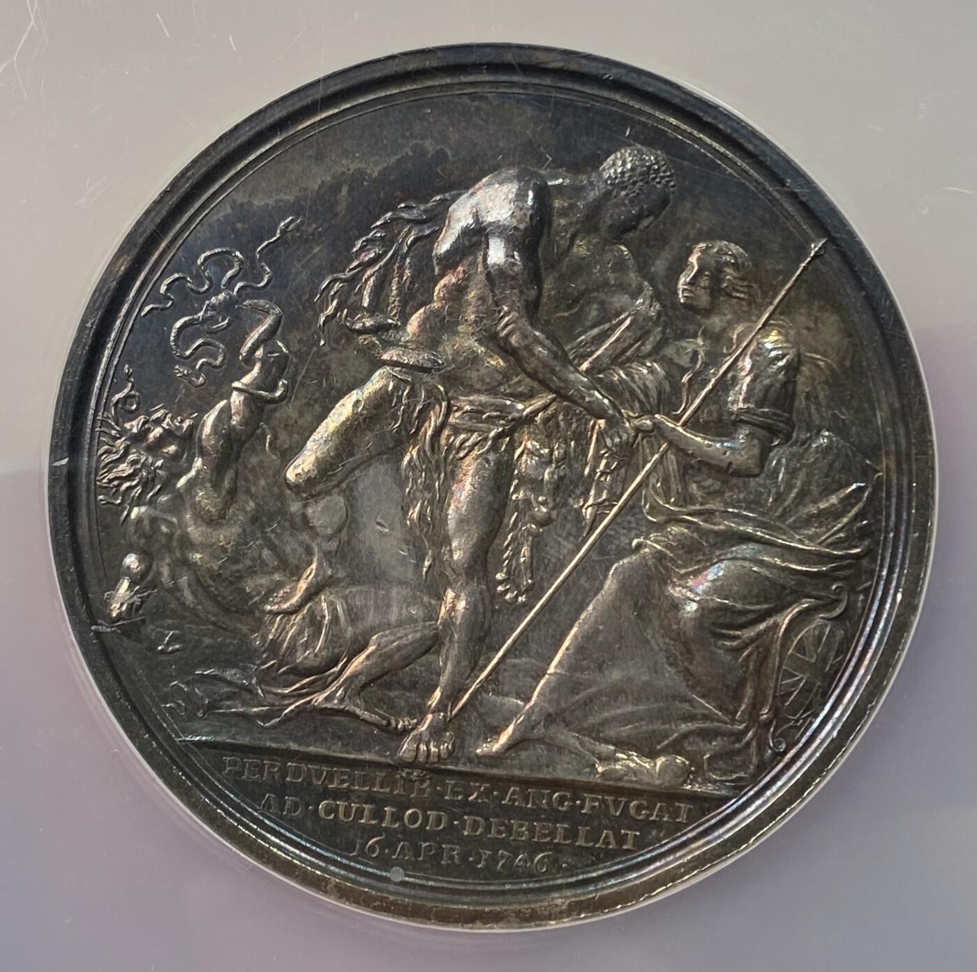 万国钱币拍卖第058期（万国新年大拍） NGC MS61 1746年英国乔治二世卡洛登战役胜利纪念大银章 背面坎伯兰公爵化身赫拉克斯与不列颠尼亚相拥 极美收藏级品质 50MM大规格