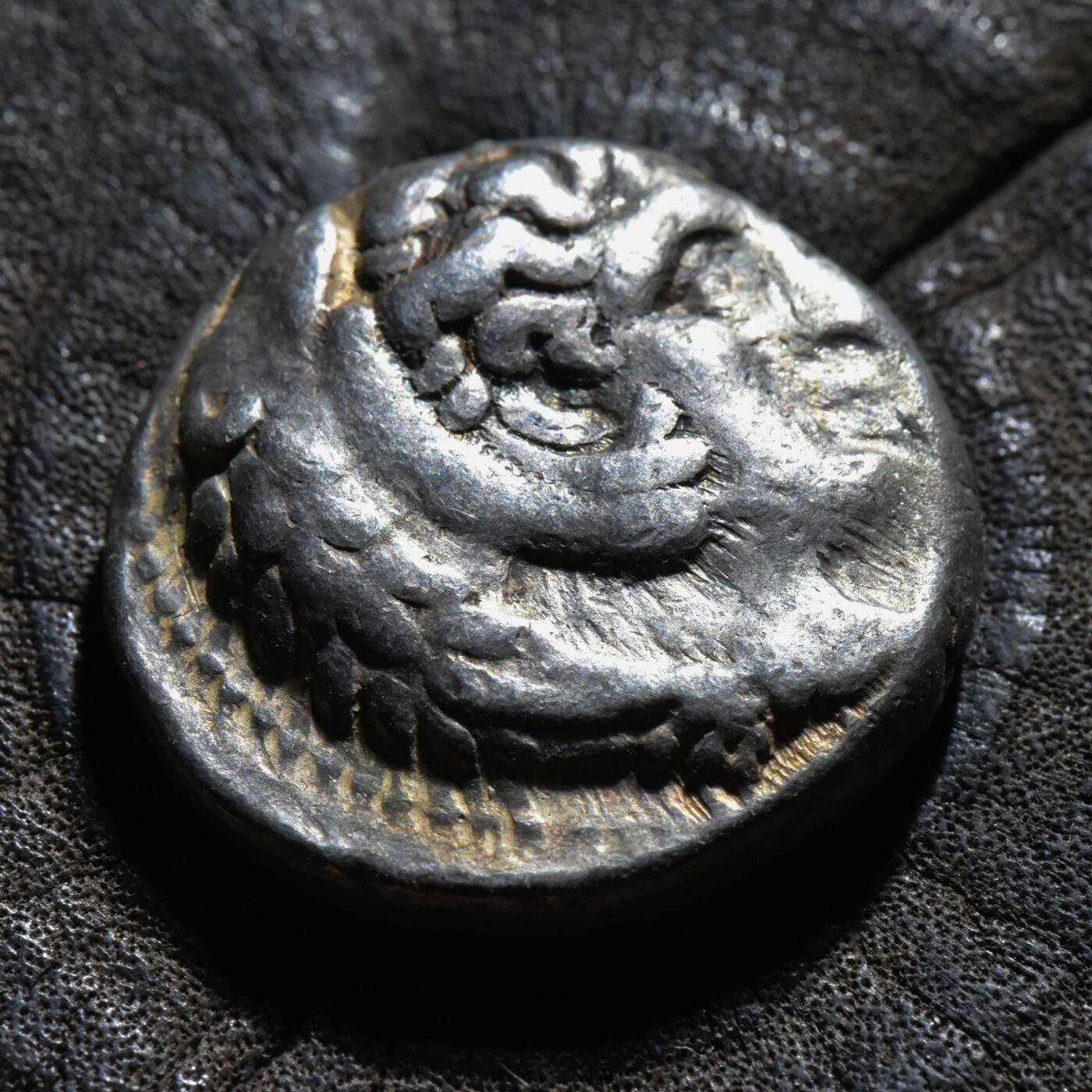 【良泉】第45期【直播场】1月15日晚19.30点开拍！ 208组，西方古代钱币、丝路古珠杂项专场 【艺术性极佳！】【极美品】17.15克，公元前4世纪【古希腊】亚历山大大帝 四德拉克马 银币