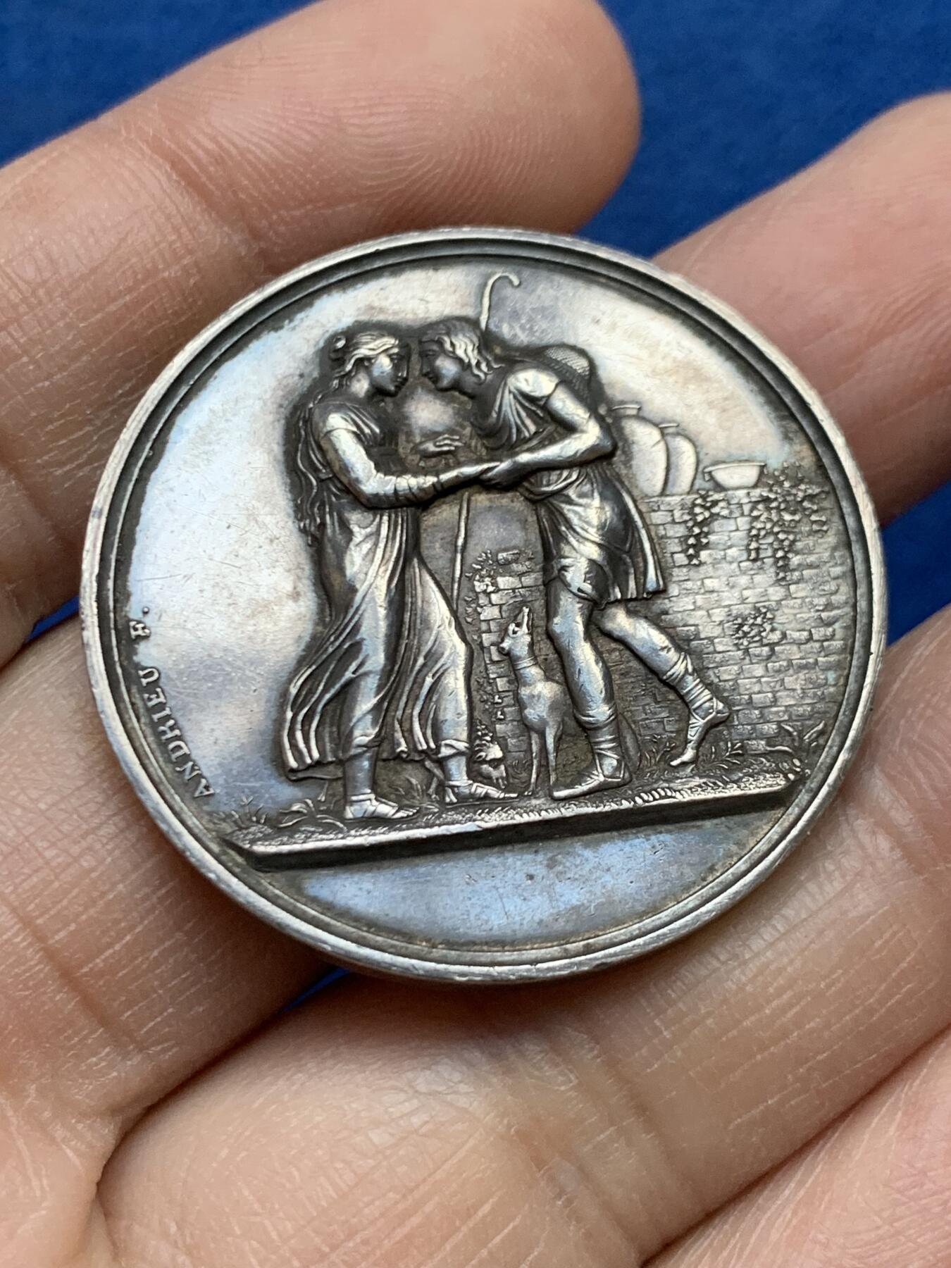 《竞宝斋》第452场 周日，周一 2场连拍 （全场包邮，欢迎送拍） 法国结婚纪念银章 35.8MM 20.25g 早期无边铭 少见未刻字