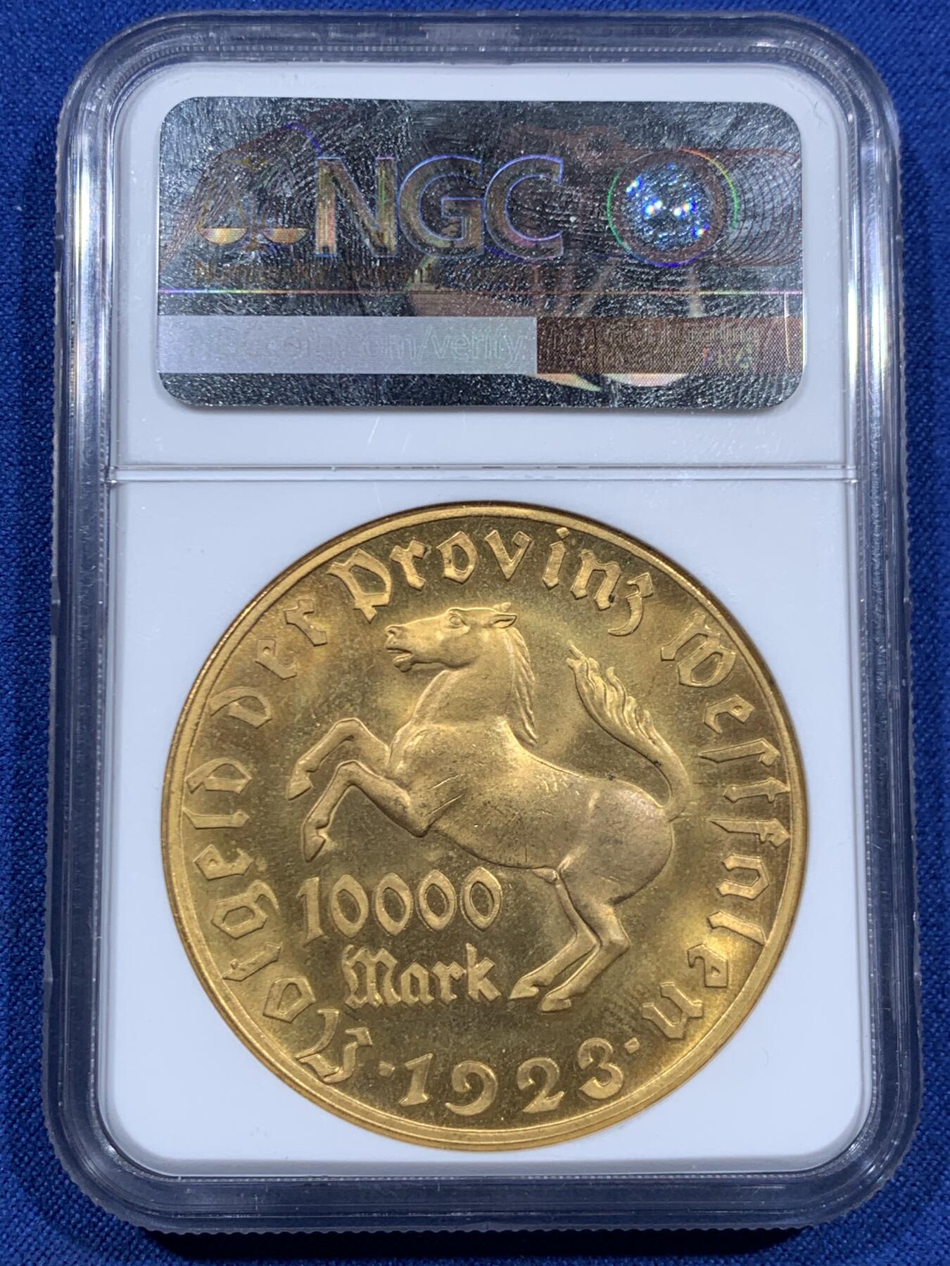 《竞宝斋》第452场 周日，周一 2场连拍 （全场包邮，欢迎送拍） NGC MS65 德国1923年德紧威斯特法伦马币 10000马克镀金铜币，镀层相对完整，漂亮，金光闪闪。