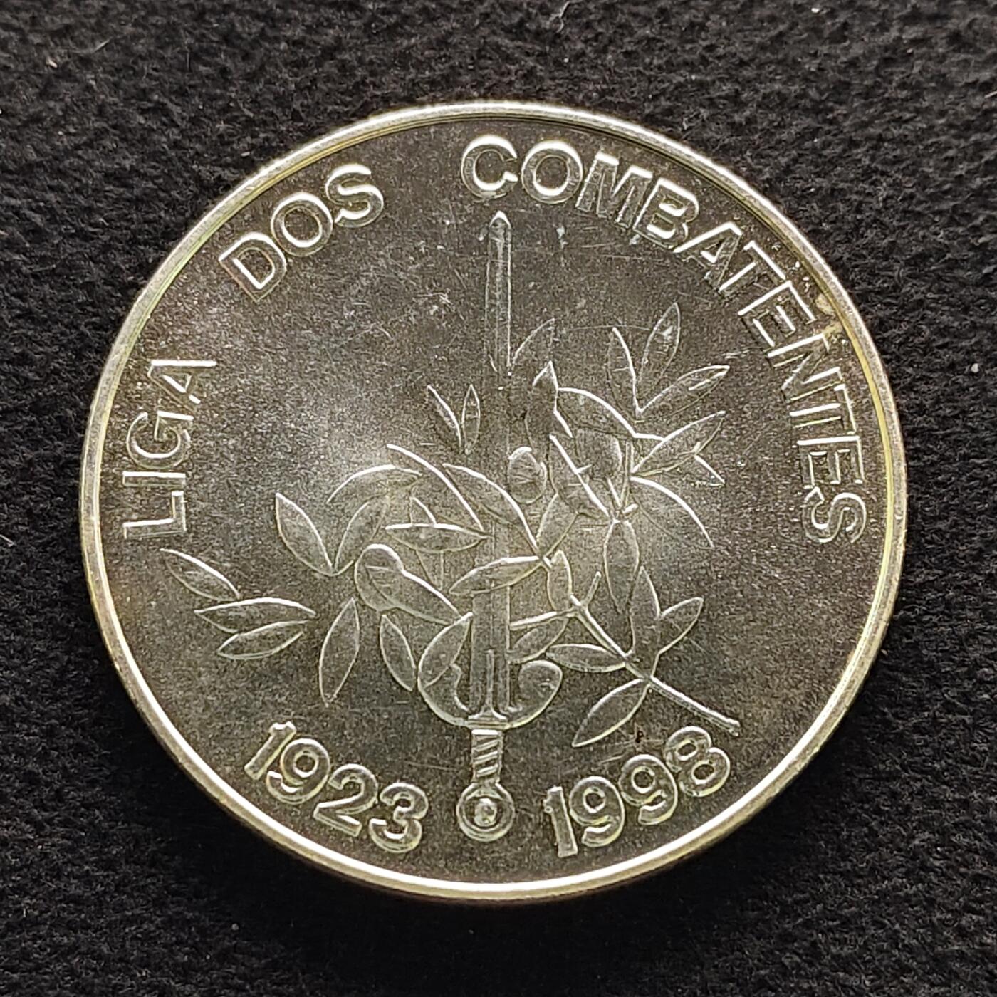 【全场包邮】纯粹捡漏拍491场（免费代拍第28场） 葡萄牙1998年1000埃斯库多战斗联盟75周年克朗型（40毫米27克）纪念银币-B