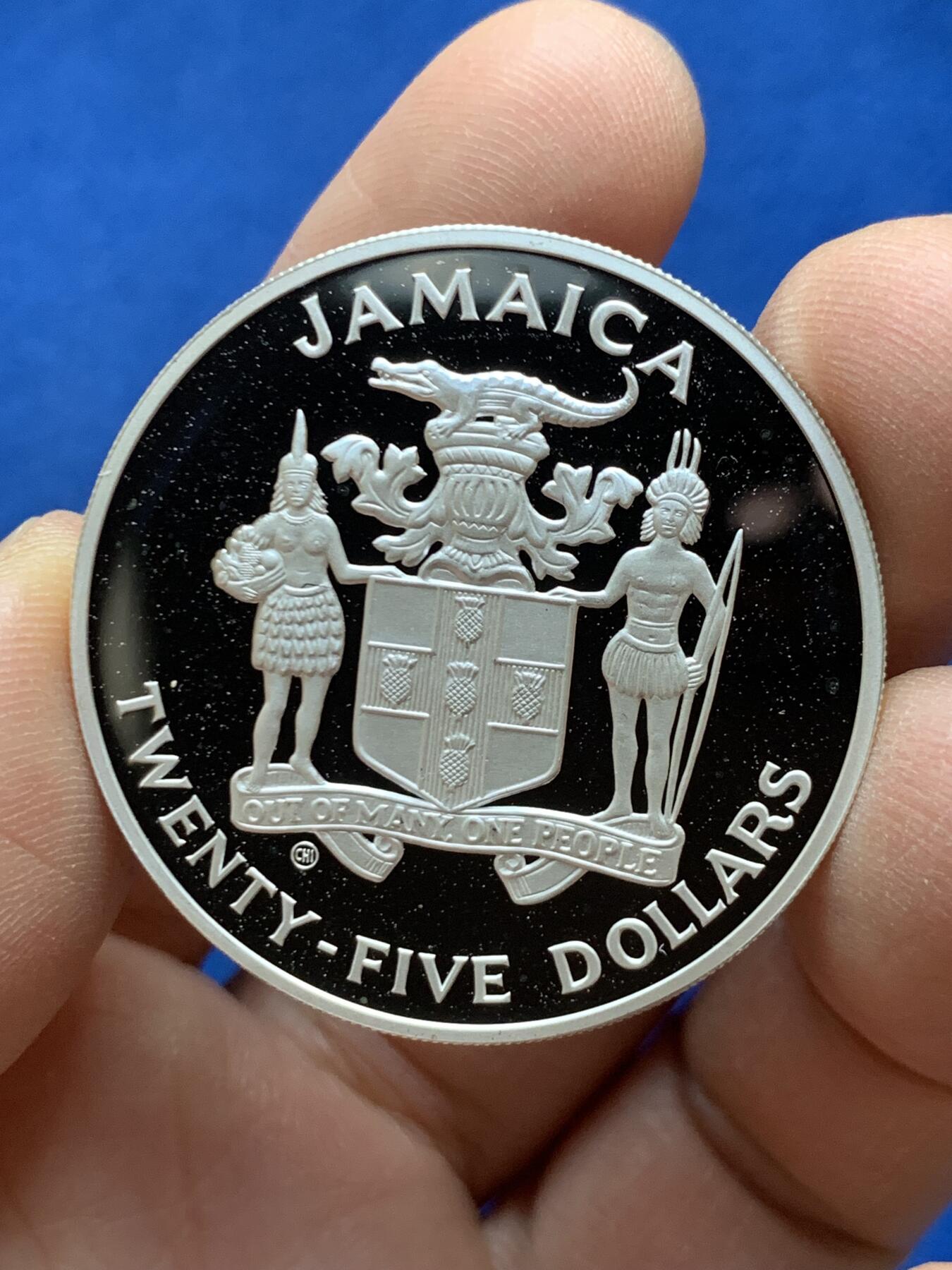 《竞宝斋》第452场 周日，周一 2场连拍 （全场包邮，欢迎送拍） 牙买加1986年墨西哥世界杯足球赛大银币 23.6g 925银