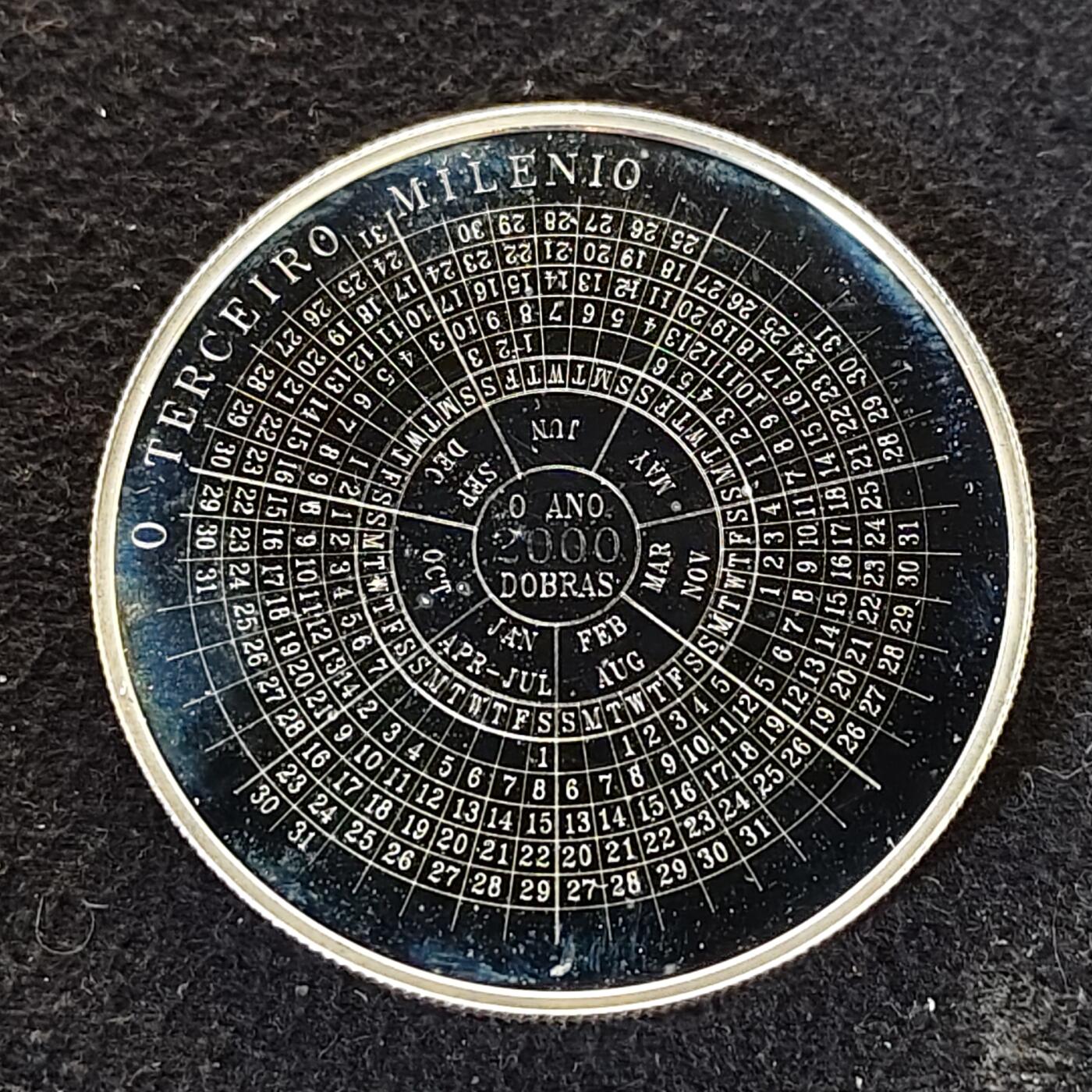 【全场包邮】纯粹捡漏拍491场（免费代拍第28场） 【少见】圣多美和普林西比1998年2000多布拉千禧年精制（28.6毫米25克）纪念银币-量5000