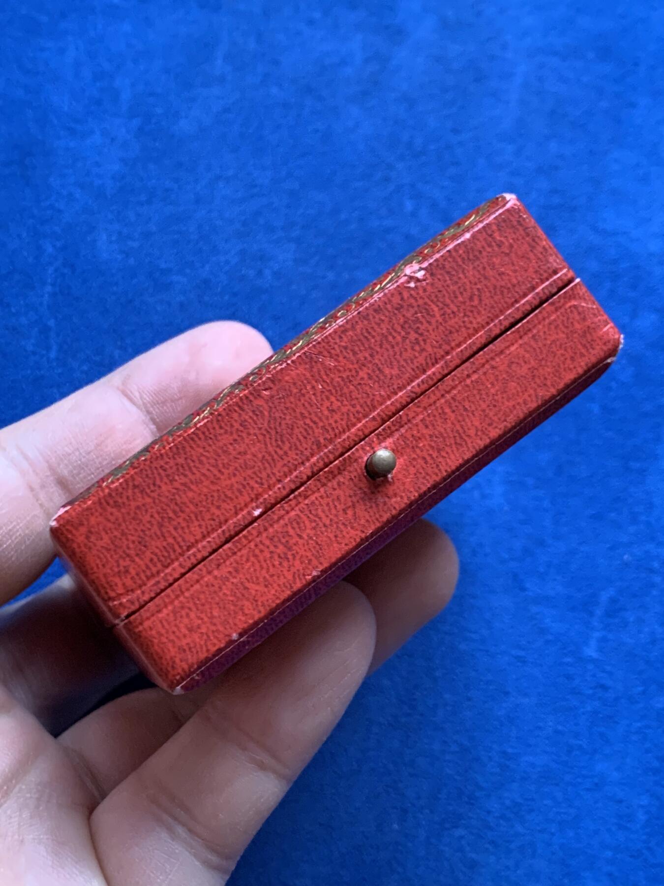 《竞宝斋》第452场 周日，周一 2场连拍 （全场包邮，欢迎送拍） 法国战争部长颁发射击比赛镀金大银章 64.8克 50mm 丰饶角1银标 带盒