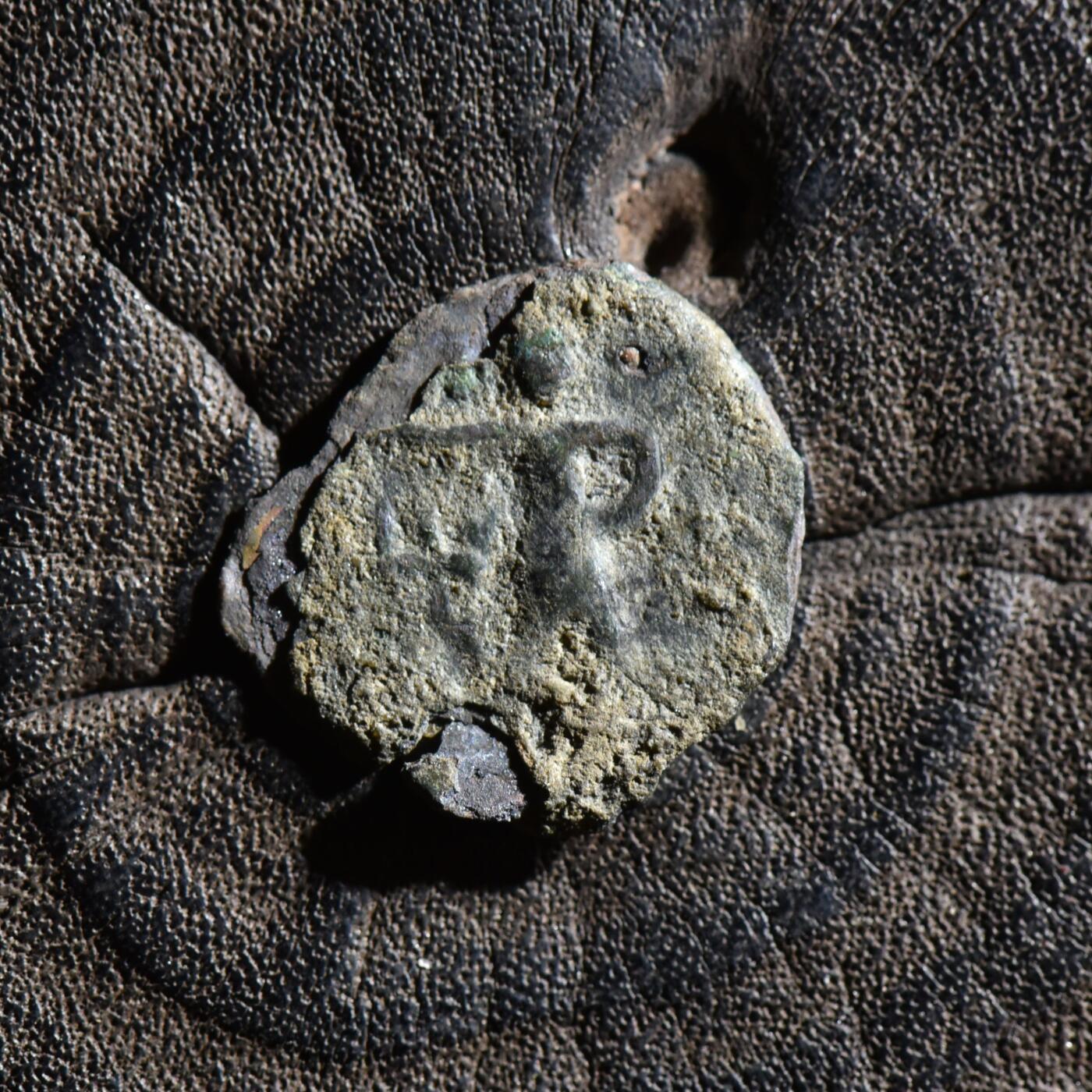 【良泉】第45期【直播场】1月15日晚19.30点开拍！ 208组，西方古代钱币、丝路古珠杂项专场 公元 195-230年【古印度】巴克特里亚地区的柔然人模仿贵霜钱币样式打制的小铜币，0.68克