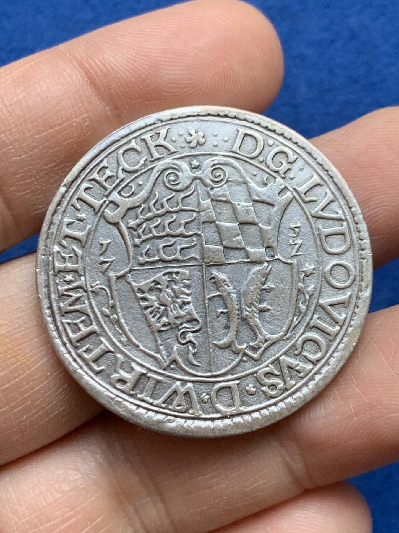 《竞宝斋》第452场 周日，周一 2场连拍 （全场包邮，欢迎送拍） 德国符腾堡，后铸纯银章，60克洛泽，原型是1572年，虔诚者路德维希二世 25克 36.6mm