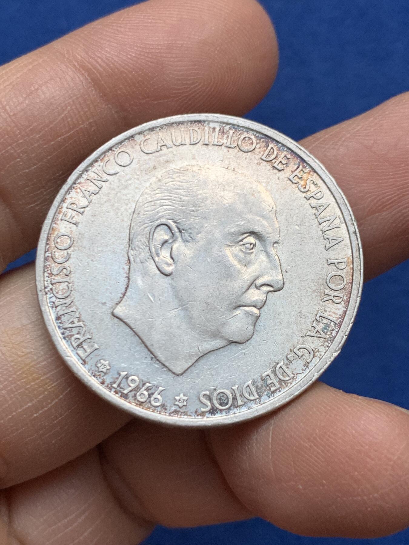 《竞宝斋》第452场 周日，周一 2场连拍 （全场包邮，欢迎送拍） 西班牙 1966年 弗朗西斯科·佛朗哥 100比塞塔 银币