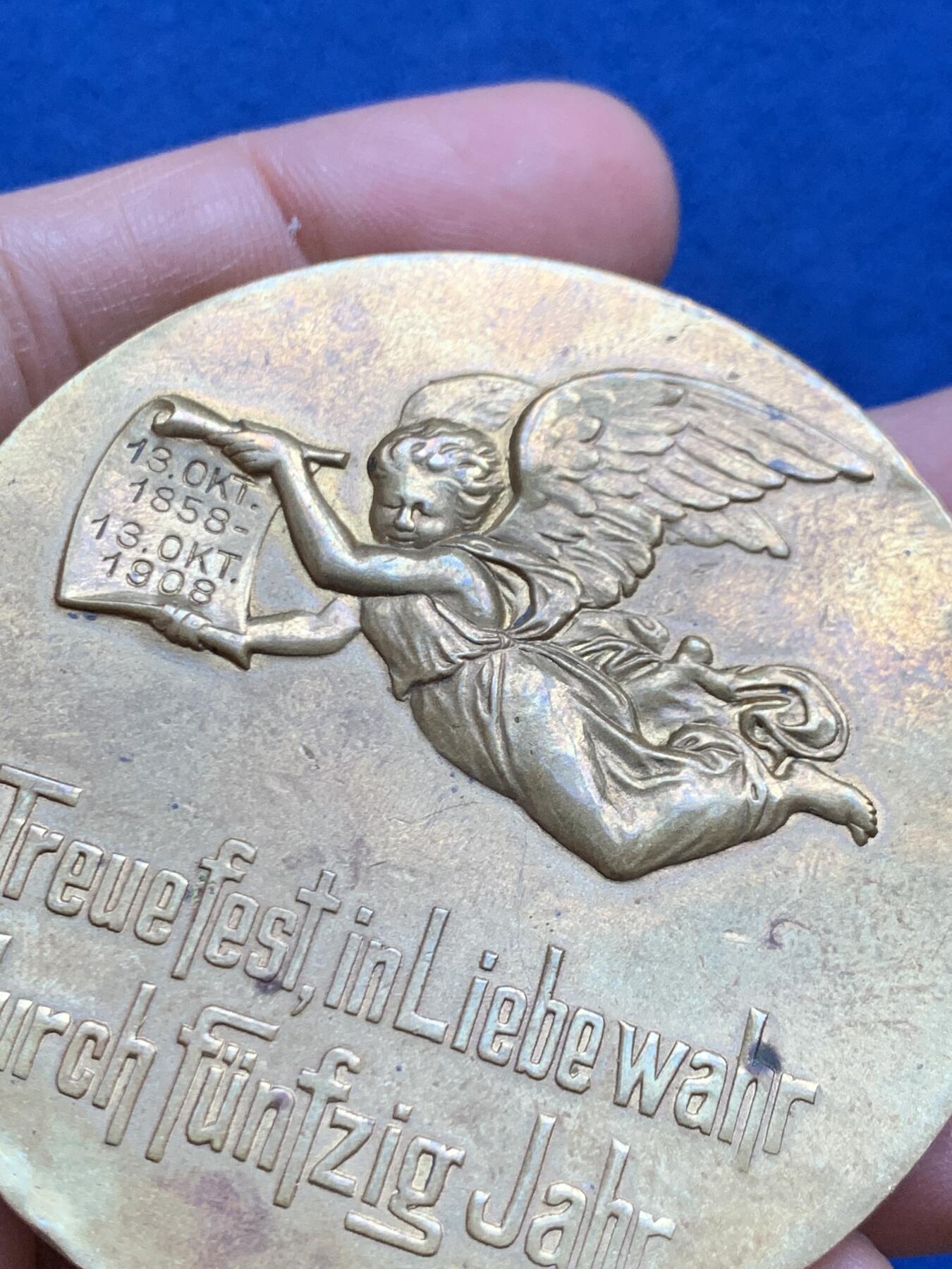 《竞宝斋》第452场 周日，周一 2场连拍 （全场包邮，欢迎送拍） 德国1908年50周年金婚纪念章 直径60.2MM 重115.6g 非常少见