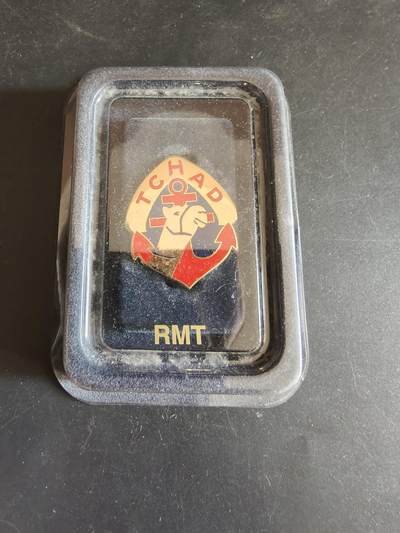 老王徽章第172期 - 法国乍得行进团证章    原盒