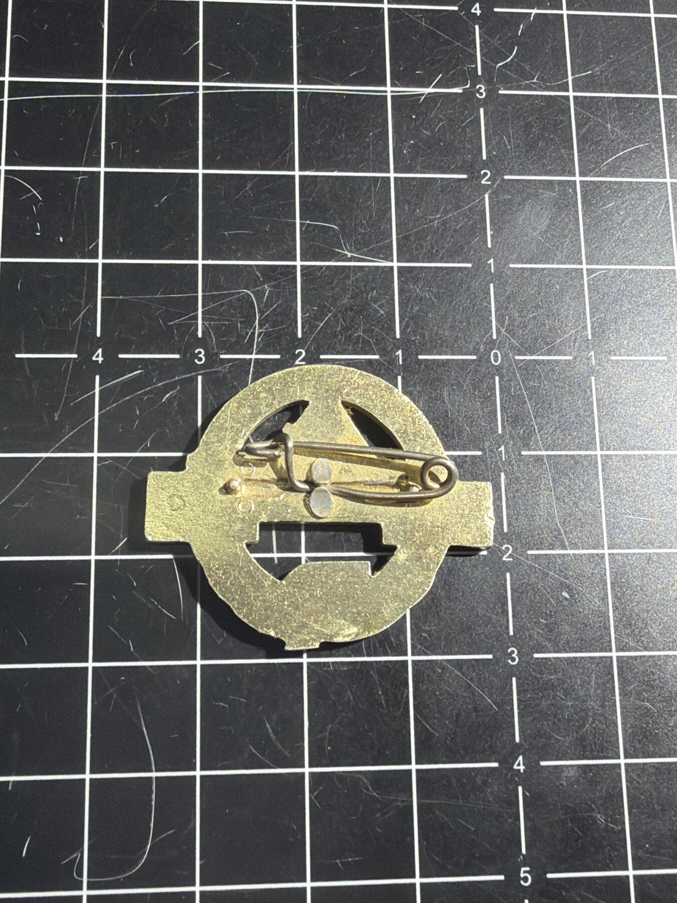 古冰库章牌勋赏收藏0起拍卖 东德青年联合会卓越功绩奖章