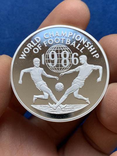 《竞宝斋》第452场 周日，周一 2场连拍 （全场包邮，欢迎送拍） - 牙买加1986年墨西哥世界杯足球赛大银币 23.6g 925银