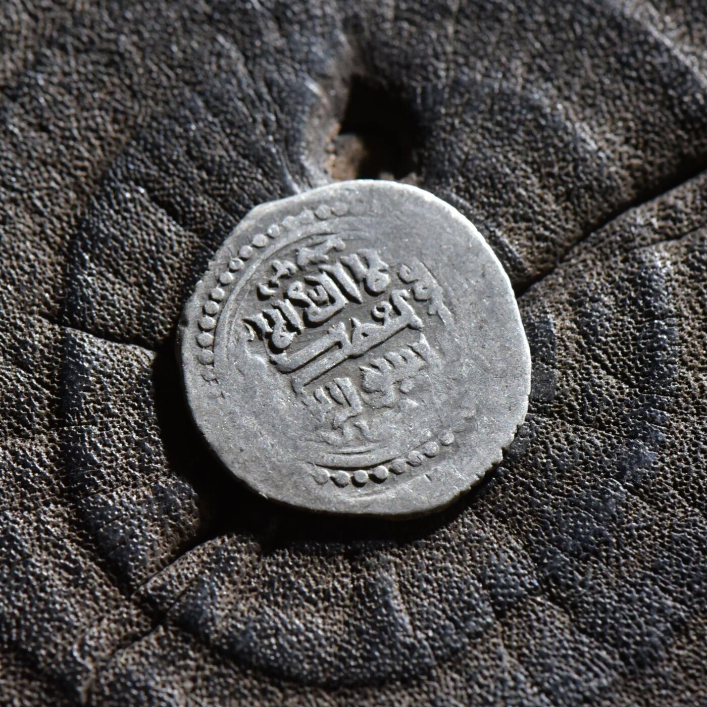 【良泉】第45期【直播场】1月15日晚19.30点开拍！ 208组，西方古代钱币、丝路古珠杂项专场 【美品】公元1336-1353年【蒙古帝国】脱合帖木儿王朝开国汗王，脱合帖木儿，2第尔汗银币，1.35克