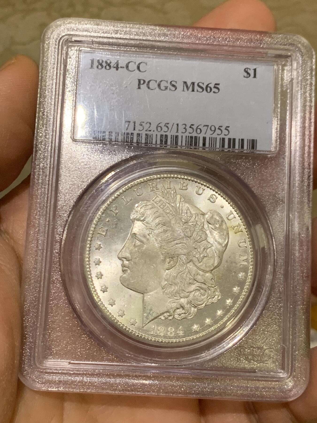 《竞宝斋》第452场 周日，周一 2场连拍 （全场包邮，欢迎送拍） PCGS MS65 美国 1884 CC 摩根 银币 卡森厂 高分难得 十字转光 早期盒装保存这么好更显不易 细节见图
