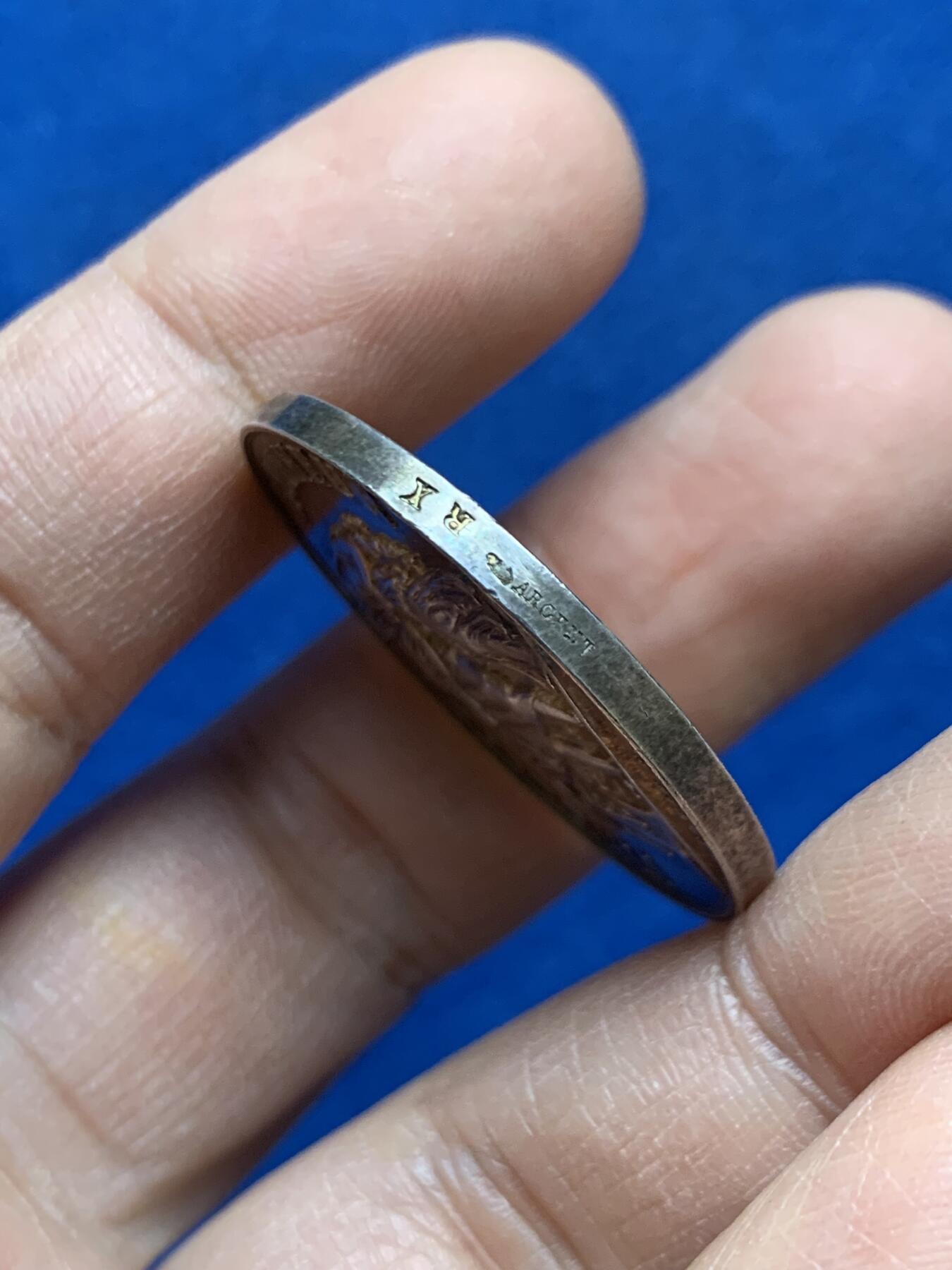 《竞宝斋》第452场 周日，周一 2场连拍 （全场包邮，欢迎送拍） 法国婚礼纪念银章 花体字漂亮 16克 32mm 丰饶角银标