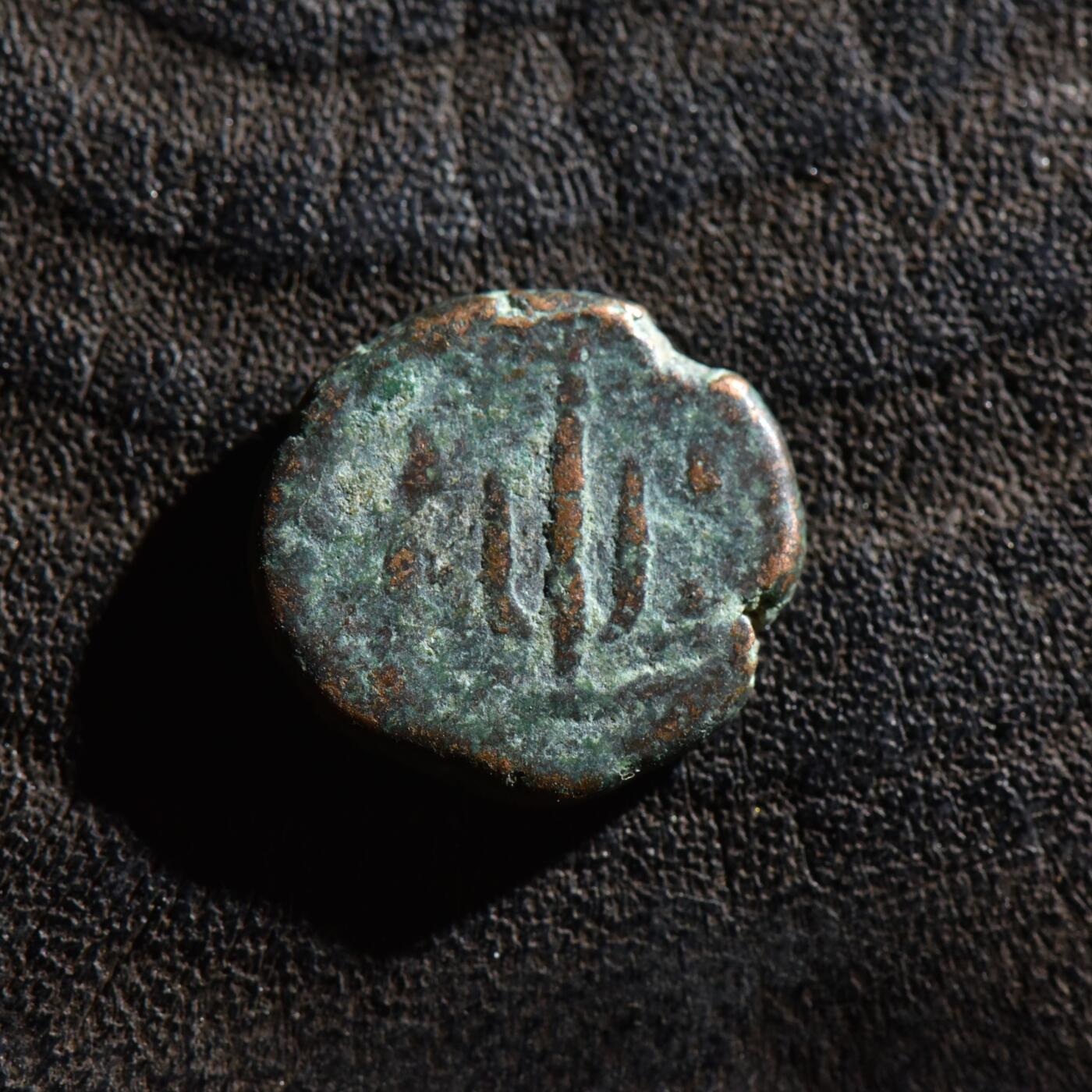 【良泉】第45期【直播场】1月15日晚19.30点开拍！ 208组，西方古代钱币、丝路古珠杂项专场 公元2世纪【埃兰】奥罗德斯三世“族徽版”铜币，2.75克