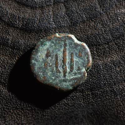 【良泉】第45期【直播场】1月15日晚19.30点开拍！ 208组，西方古代钱币、丝路古珠杂项专场 - 公元2世纪【埃兰】奥罗德斯三世“族徽版”铜币，2.75克