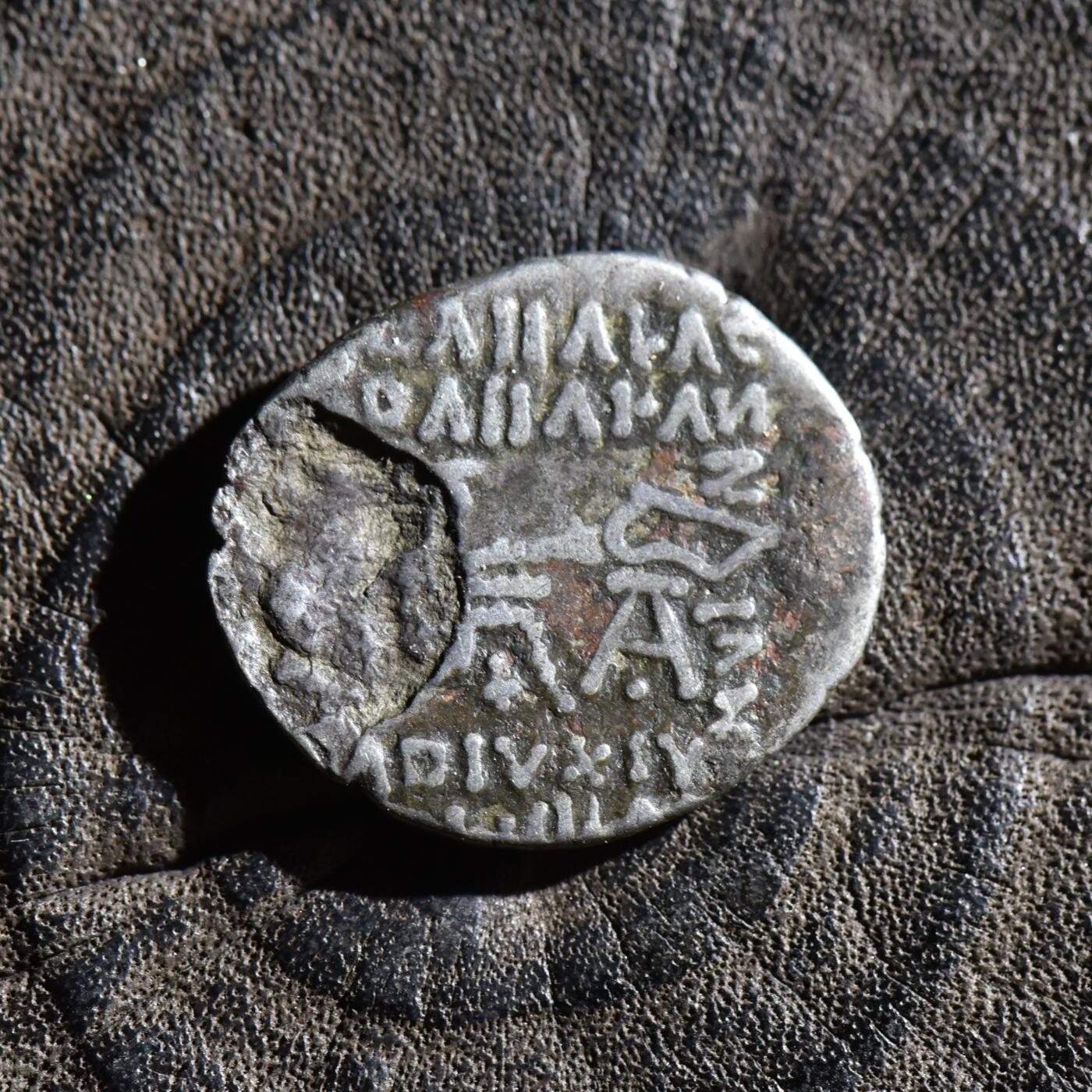 【良泉】第45期【直播场】1月15日晚19.30点开拍！ 208组，西方古代钱币、丝路古珠杂项专场 【藏家出品A】公元105-147年，帕提亚帝国，沃洛加西斯三世，一德拉克马银币，3.05克