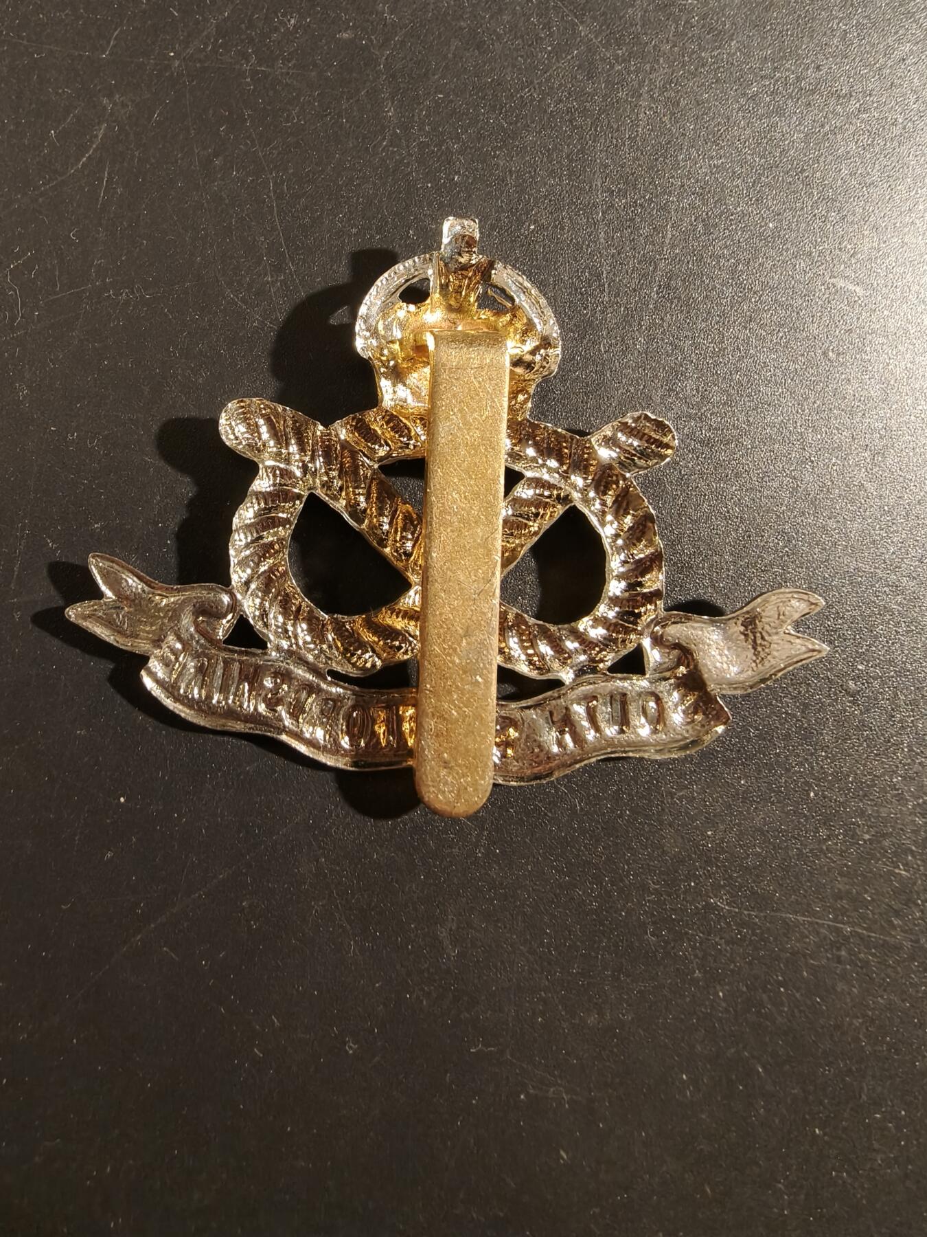 老王徽章第172期 英国南斯塔福德步兵团帽徽    二战时期