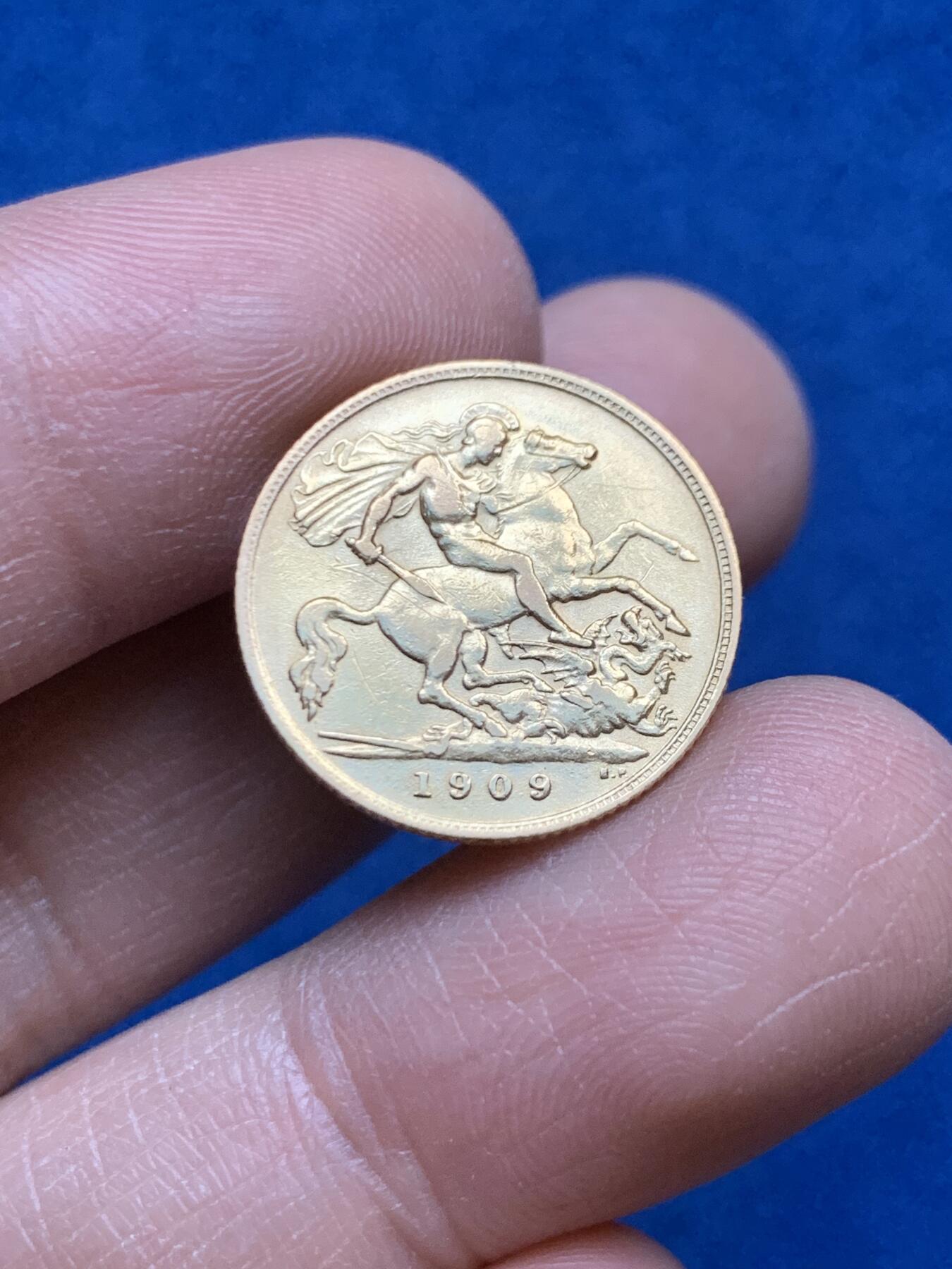 《竞宝斋》第452场 周日，周一 2场连拍 （全场包邮，欢迎送拍） 英国1909年爱德华七世1/2索维林金币 9167金 3.96克 细节见图 纯金价超过3900