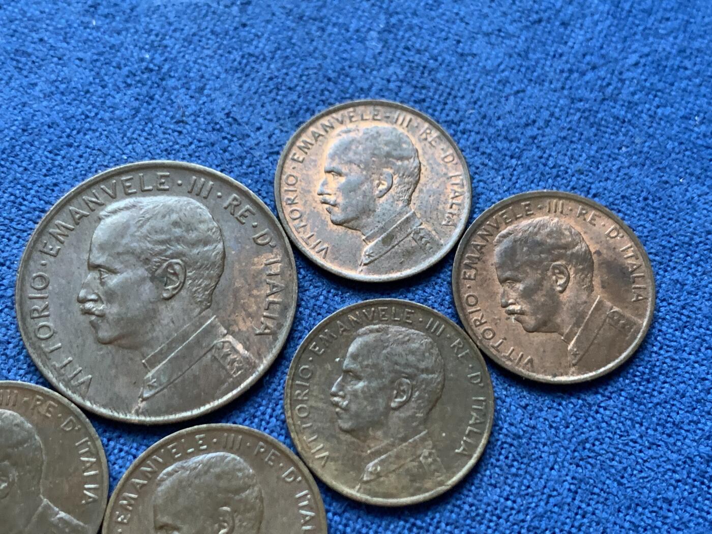 《竞宝斋》第452场 周日，周一 2场连拍 （全场包邮，欢迎送拍） 六枚一组 意大利1914/1916年1分/2分拿花铜币