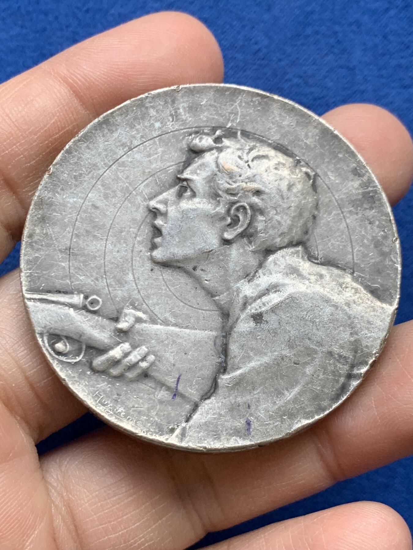 《竞宝斋》第452场 周日，周一 2场连拍 （全场包邮，欢迎送拍） 法国射击节镀银铜章 54.2克 49.9mm 铜标边铭