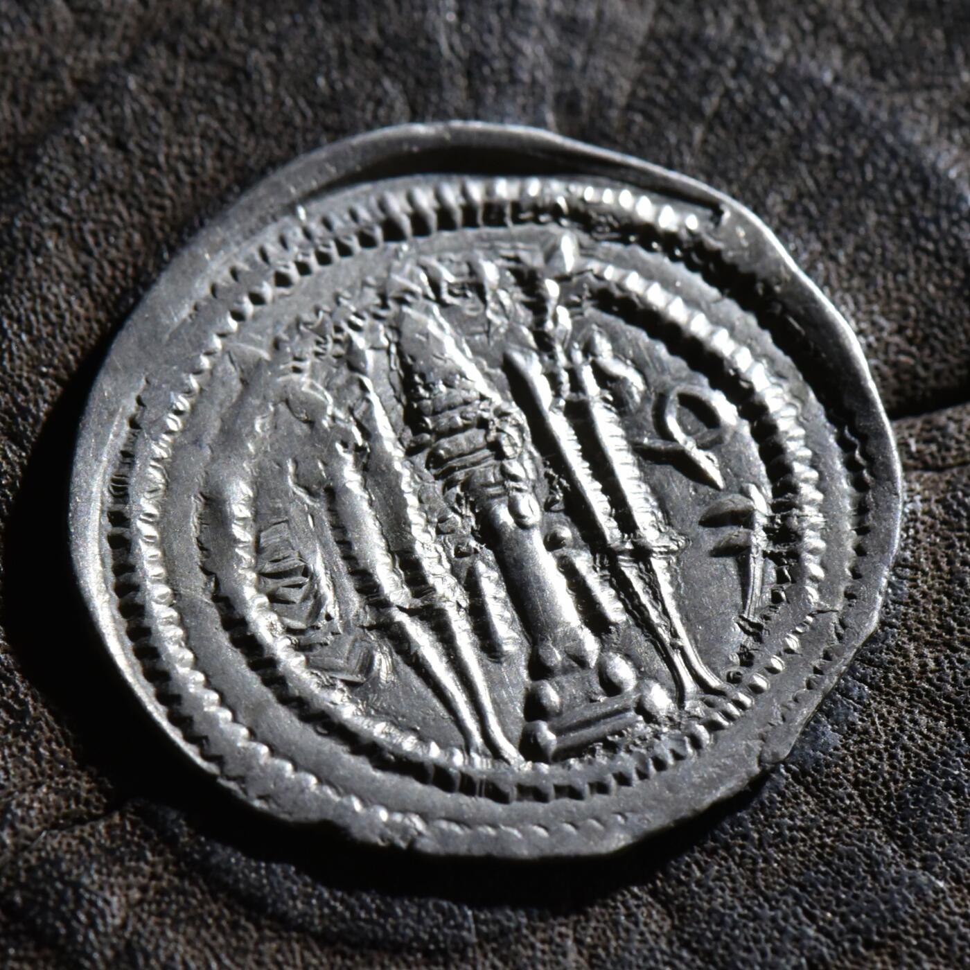 【良泉】第45期【直播场】1月15日晚19.30点开拍！ 208组，西方古代钱币、丝路古珠杂项专场 【极美品】公元498-531年【波斯帝国】萨珊王朝，卡瓦德一世 第二次执政 一德拉克马银币，4.07克