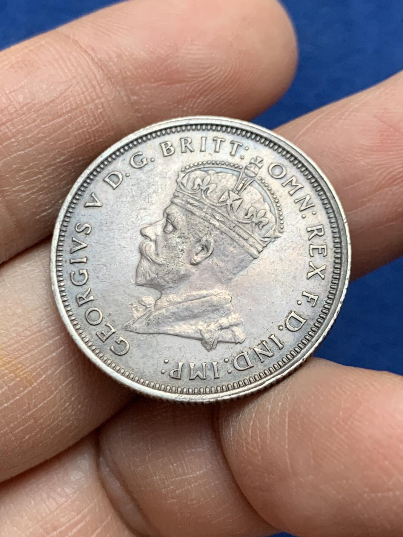 《竞宝斋》第452场 周日，周一 2场连拍 （全场包邮，欢迎送拍） 澳大利亚1927年堪培拉国会大厦纪念1佛罗林银币