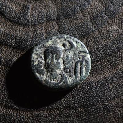 【良泉】第45期【直播场】1月15日晚19.30点开拍！ 208组，西方古代钱币、丝路古珠杂项专场 - 公元1世纪【埃兰】奥罗德斯一世（卡姆纳斯基尔）铜币，3.53克