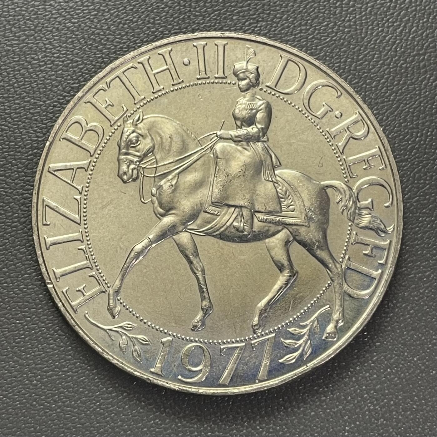 回流1228 38mm 英国1977年伊丽莎白二世女王登基25周年克朗型纪念币