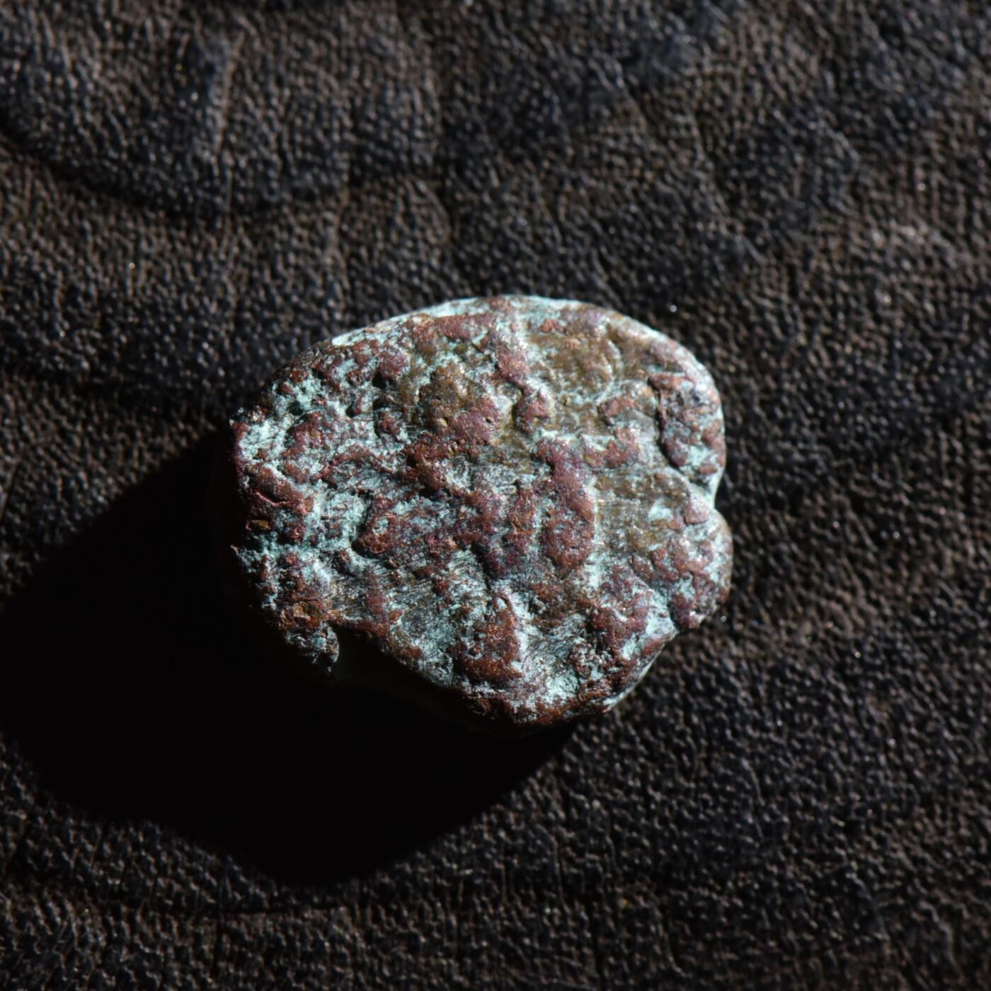 【良泉】第45期【直播场】1月15日晚19.30点开拍！ 208组，西方古代钱币、丝路古珠杂项专场 公元1-2世纪【埃兰】弗拉特斯，背？，铜币，3.44克