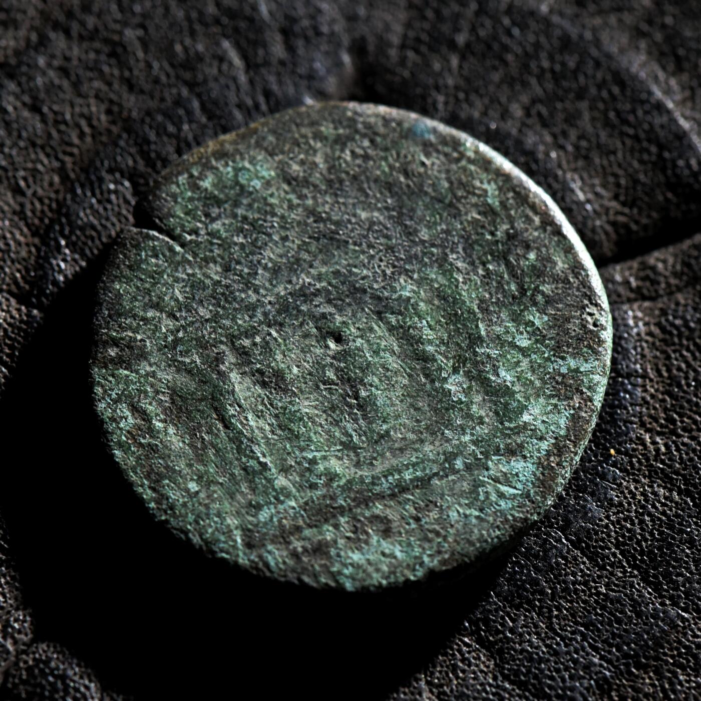 【良泉】第45期【直播场】1月15日晚19.30点开拍！ 208组，西方古代钱币、丝路古珠杂项专场 公元218-222年【古罗马·行省】【马恰诺波里斯】【暴君】埃拉伽巴路斯，神庙大铜币（未见著录）8.7克