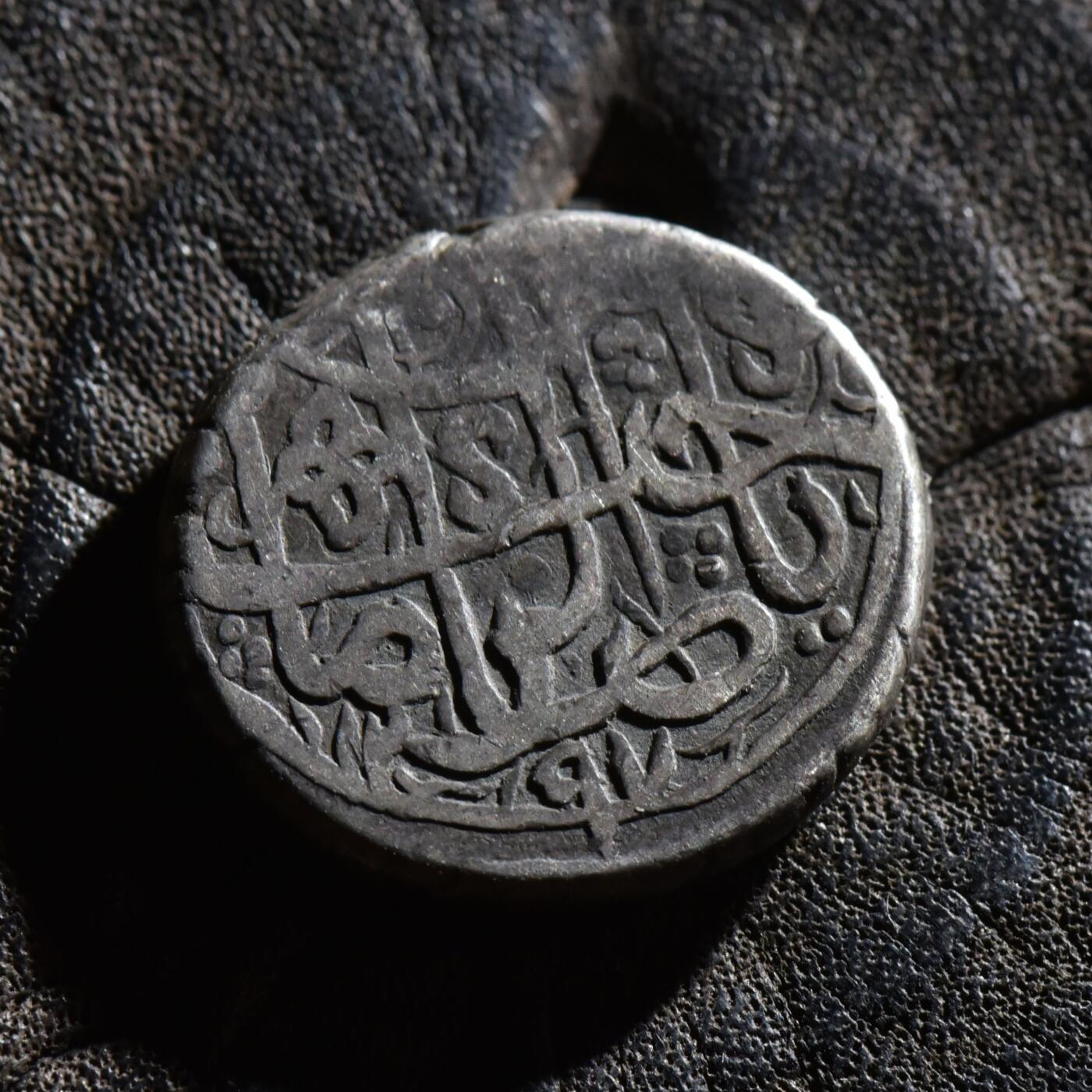 【良泉】第45期【直播场】1月15日晚19.30点开拍！ 208组，西方古代钱币、丝路古珠杂项专场 公元1879年（回历1297年）【巴拉克宰王朝】阿尤布汗？卢比银币（Afganistan Rupee AH 1297 KM 538）9.12克