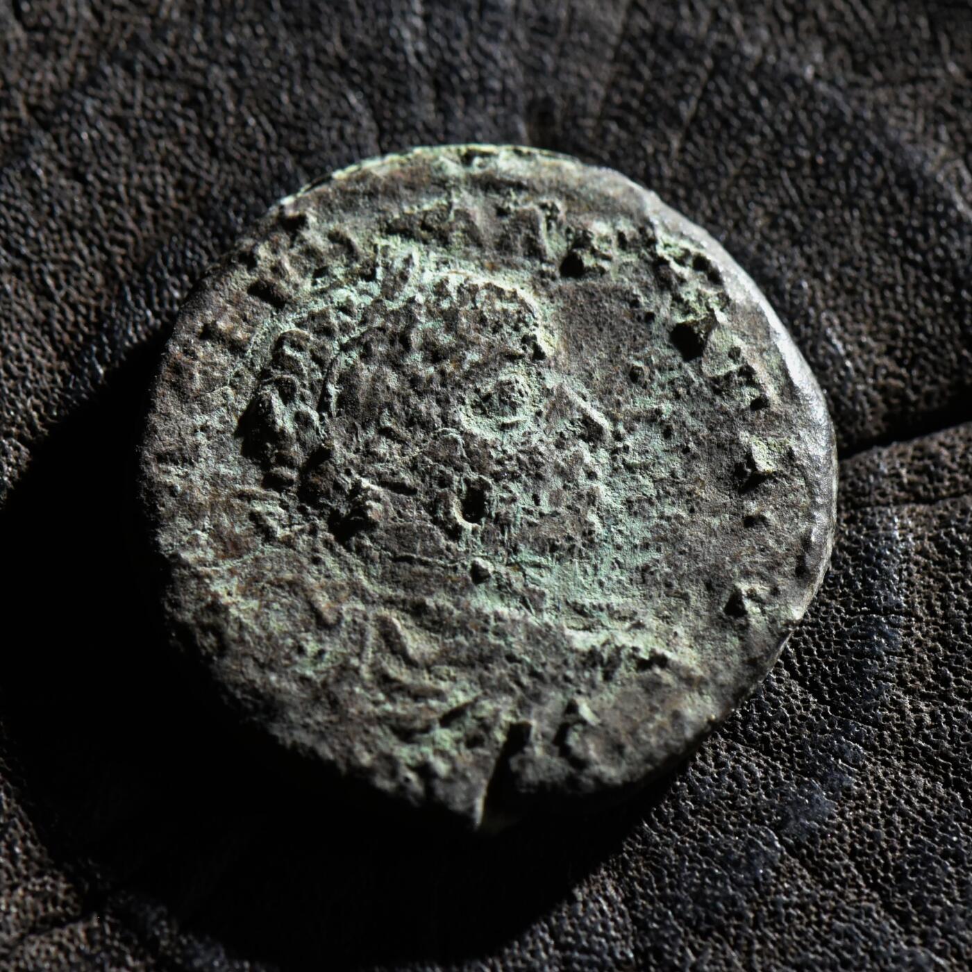 【良泉】第45期【直播场】1月15日晚19.30点开拍！ 208组，西方古代钱币、丝路古珠杂项专场 公元222-235年【古罗马·行省】【马恰诺波里斯】塞维鲁·亚历山大“复仇女神”大铜币，地方官翁布里乌斯·特雷文蒂努斯打制，8.2克