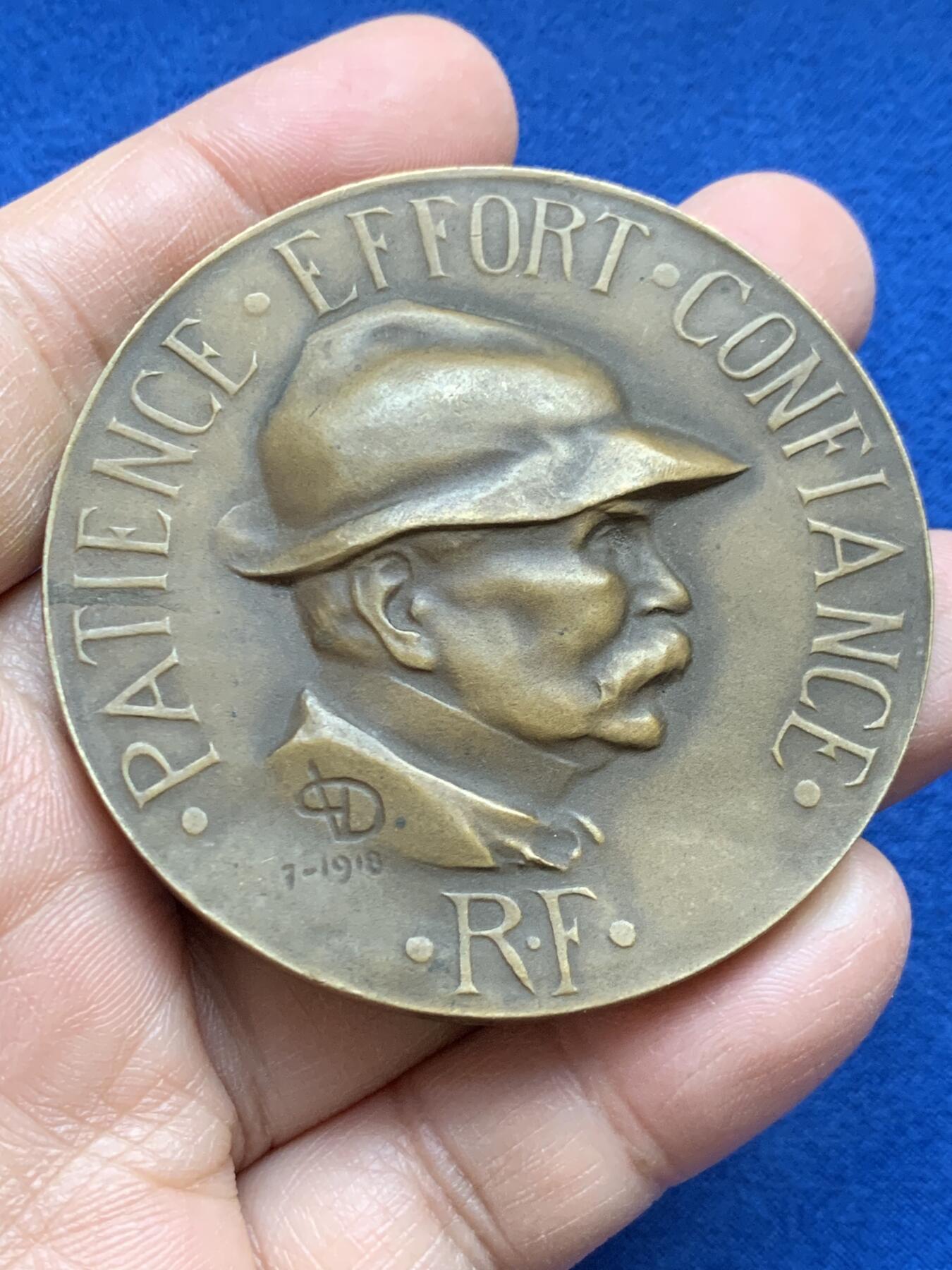 《竞宝斋》第452场 周日，周一 2场连拍 （全场包邮，欢迎送拍） 一战胜利纪念大铜章 94.45克 58.8mm 铜标边铭