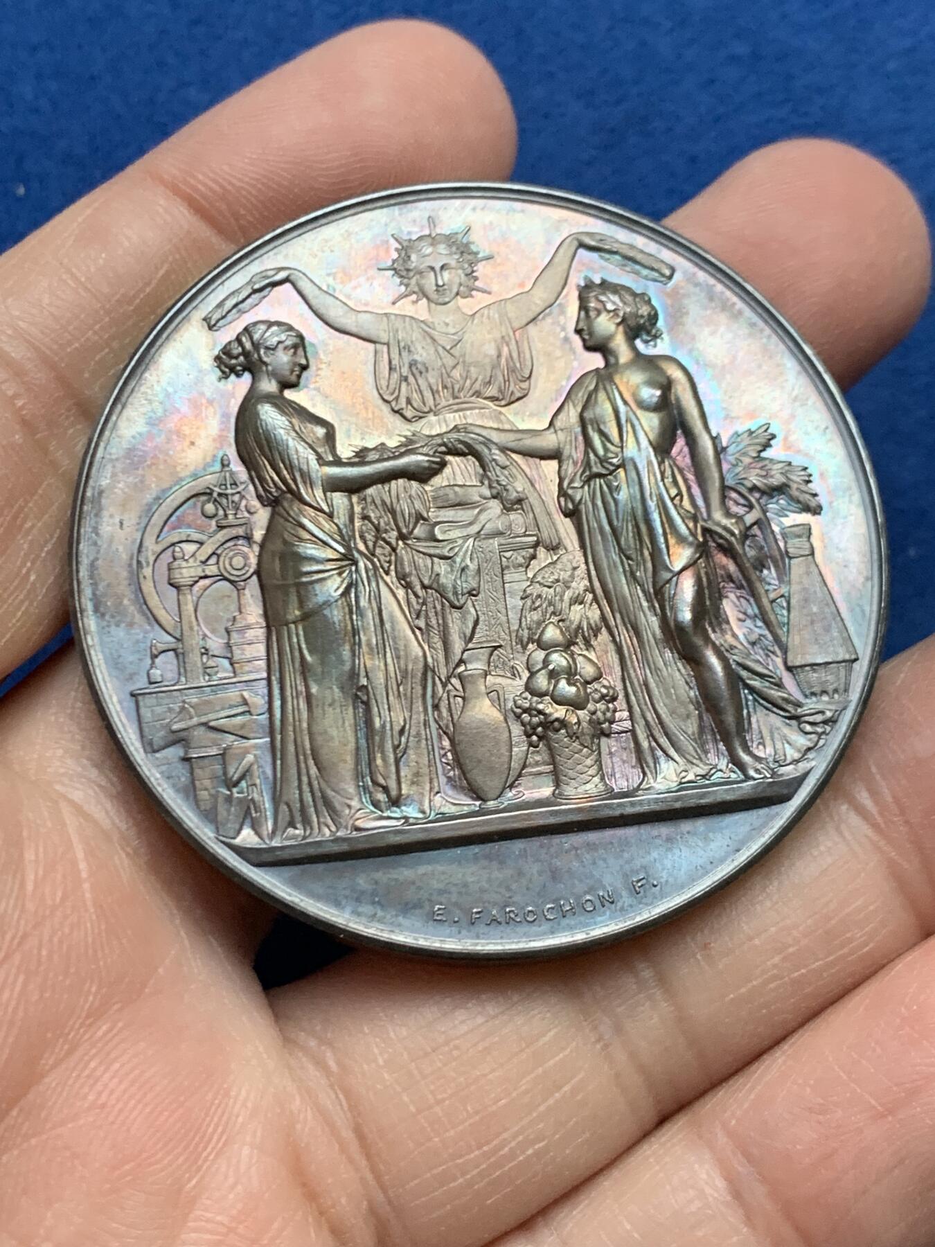 《竞宝斋》第452场 周日，周一 2场连拍 （全场包邮，欢迎送拍） 法国罗讷省职业教育协会纪念大银章 65.45克 50.5mm 丰饶角银 带原盒