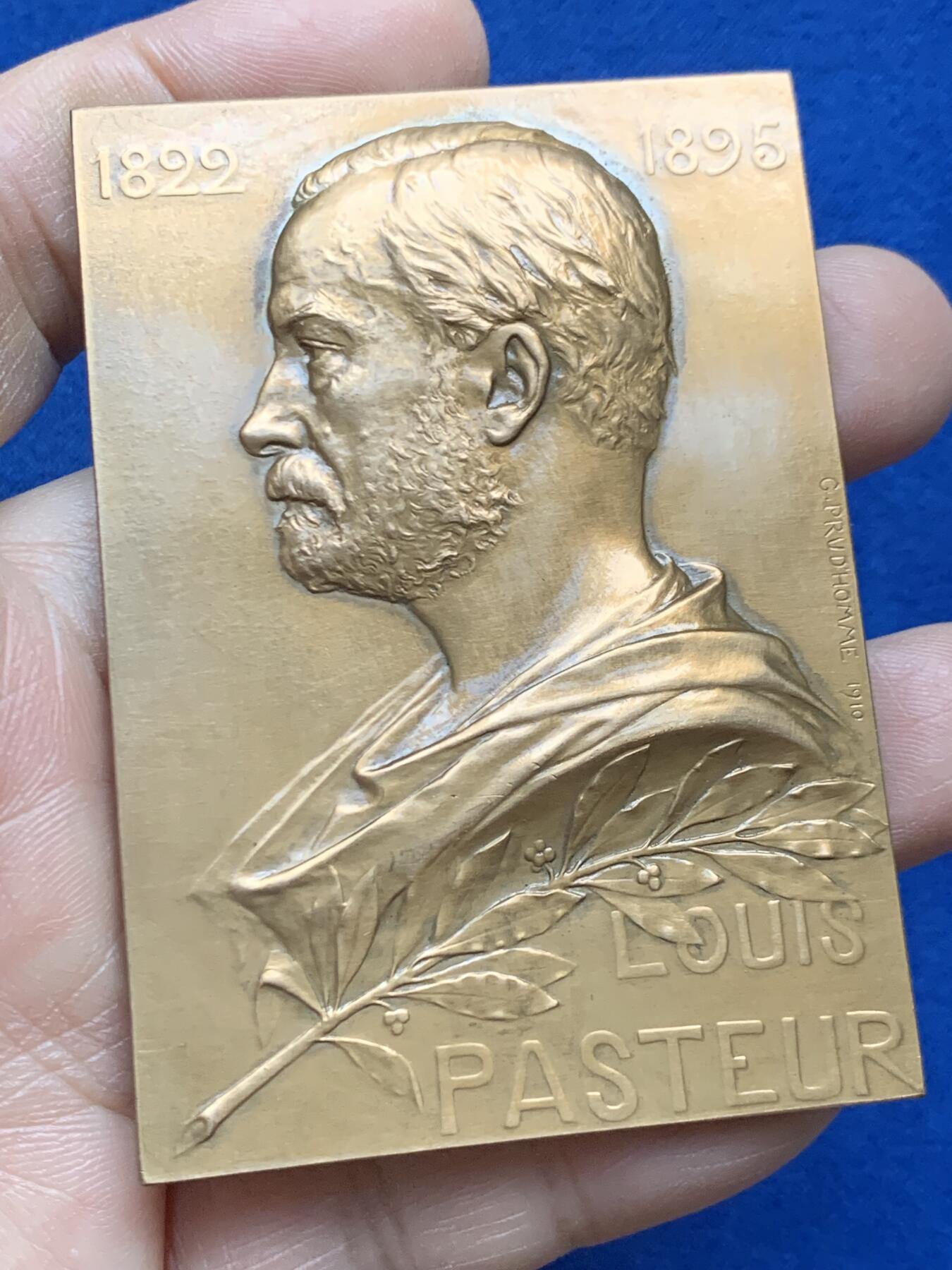 《竞宝斋》第452场 周日，周一 2场连拍 （全场包邮，欢迎送拍） 名家名作1895年路易巴斯德纪念铜质方章 124.2克 72.8*51.5mm 丰饶角铜标