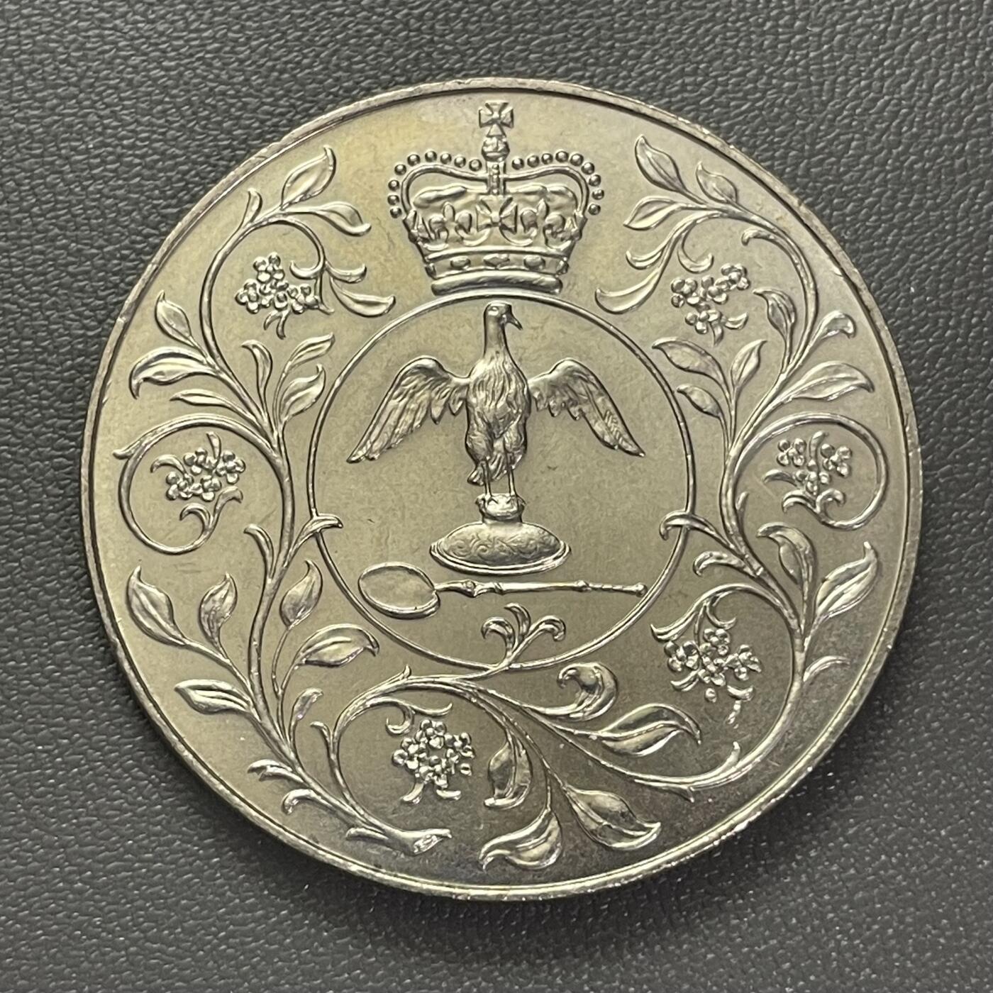 回流1228 38mm 英国1977年伊丽莎白二世女王登基25周年克朗型纪念币