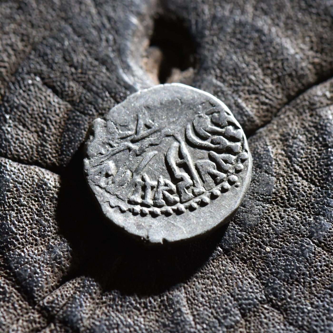 【良泉】第45期【直播场】1月15日晚19.30点开拍！ 208组，西方古代钱币、丝路古珠杂项专场 公元3世纪【西郡太守】西萨特拉普王朝，婆罗米文，背三拱佛丘、星月银币，2.35克