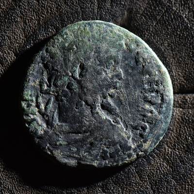 【良泉】第45期【直播场】1月15日晚19.30点开拍！ 208组，西方古代钱币、丝路古珠杂项专场 -  公元193-211年【古罗马·行省】【马恰诺波里斯】塞普提米乌斯·塞维鲁“地母神库柏勒”大铜币，地方官福斯蒂纽斯打制，9.4克