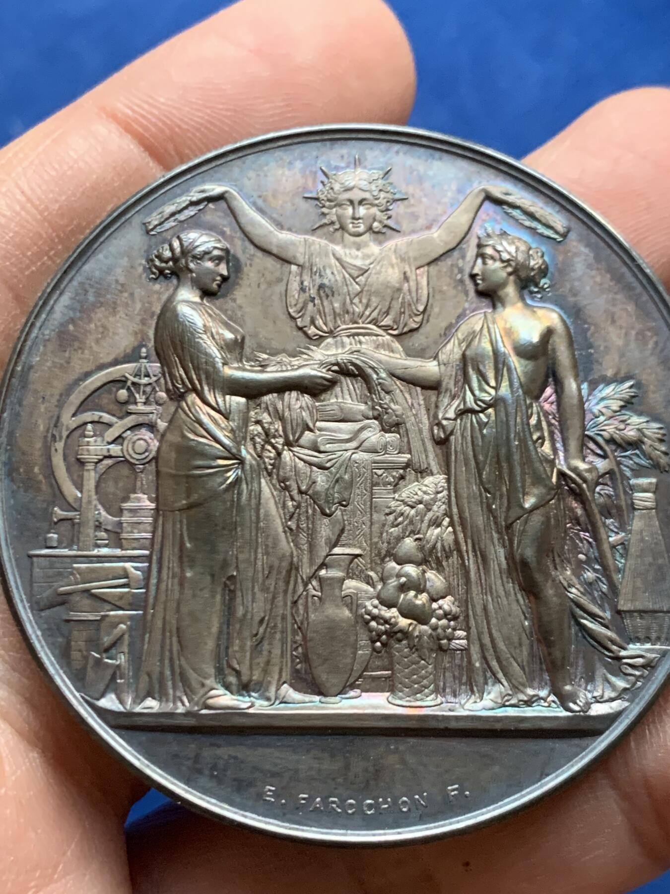 《竞宝斋》第452场 周日，周一 2场连拍 （全场包邮，欢迎送拍） 法国罗讷省职业教育协会纪念大银章 65.45克 50.5mm 丰饶角银 带原盒