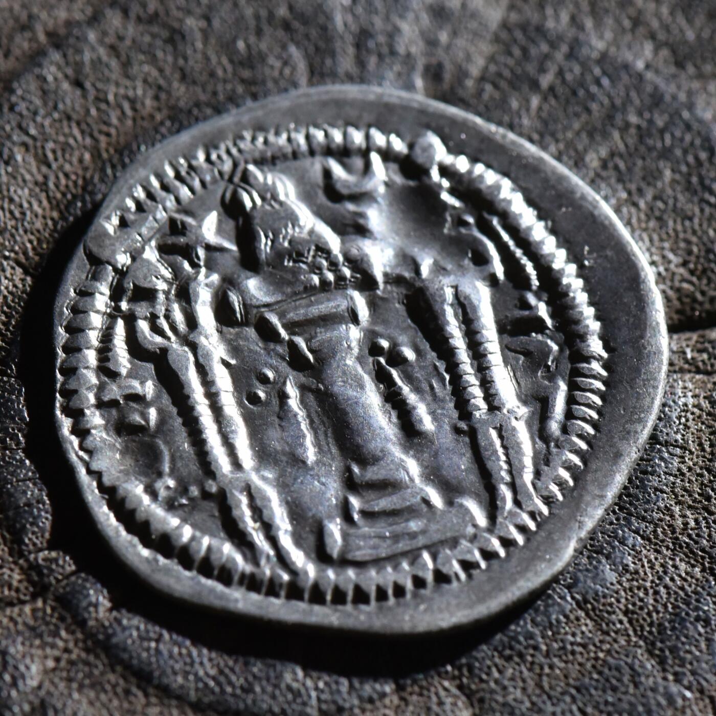 【良泉】第45期【直播场】1月15日晚19.30点开拍！ 208组，西方古代钱币、丝路古珠杂项专场