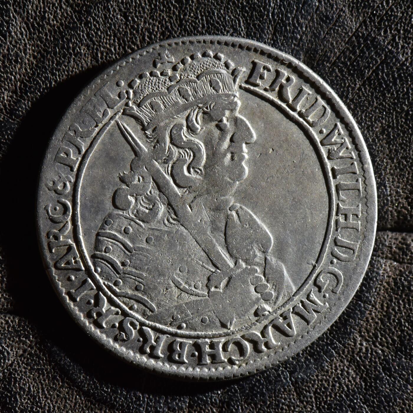 【良泉】第45期【直播场】1月15日晚19.30点开拍！ 208组，西方古代钱币、丝路古珠杂项专场 【极美品】公元1681年【德意志】普鲁士公爵、勃兰登堡选帝侯——腓特烈·威廉，18格罗申银币，5.95克