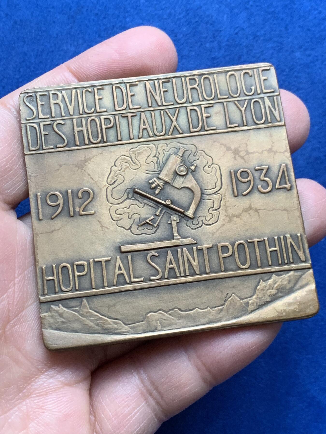 《竞宝斋》第452场 周日，周一 2场连拍 （全场包邮，欢迎送拍） （法国）里昂医院神经内科圣波坦医院22周年纪念铜章 93.7克 60.5*60mm 带原盒