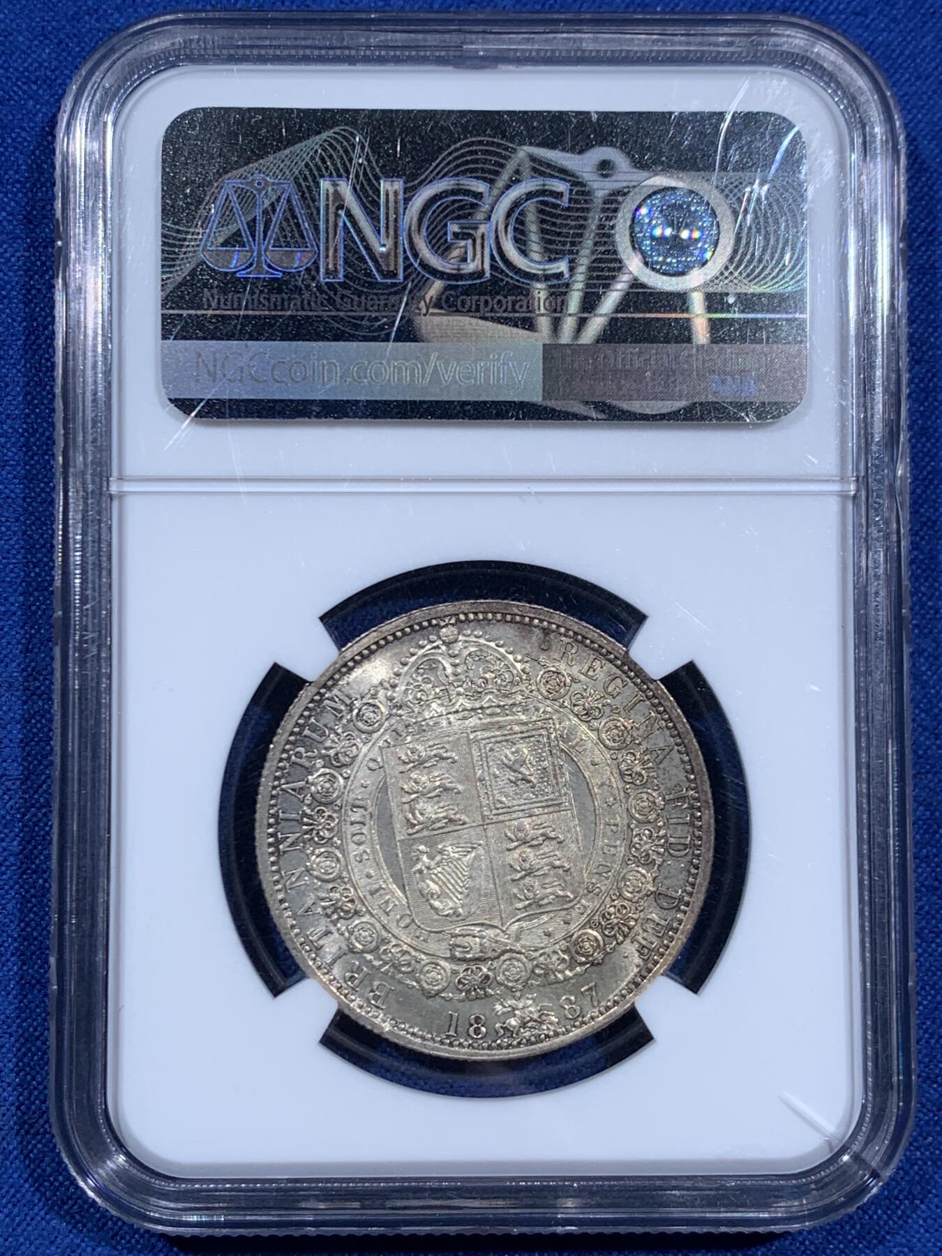 《竞宝斋》第452场 周日，周一 2场连拍 （全场包邮，欢迎送拍） NGC MS63+ 英国1887年维多利亚女王半克朗银币，包浆十分优美，收藏一步到位，盒子右下角有裂纹