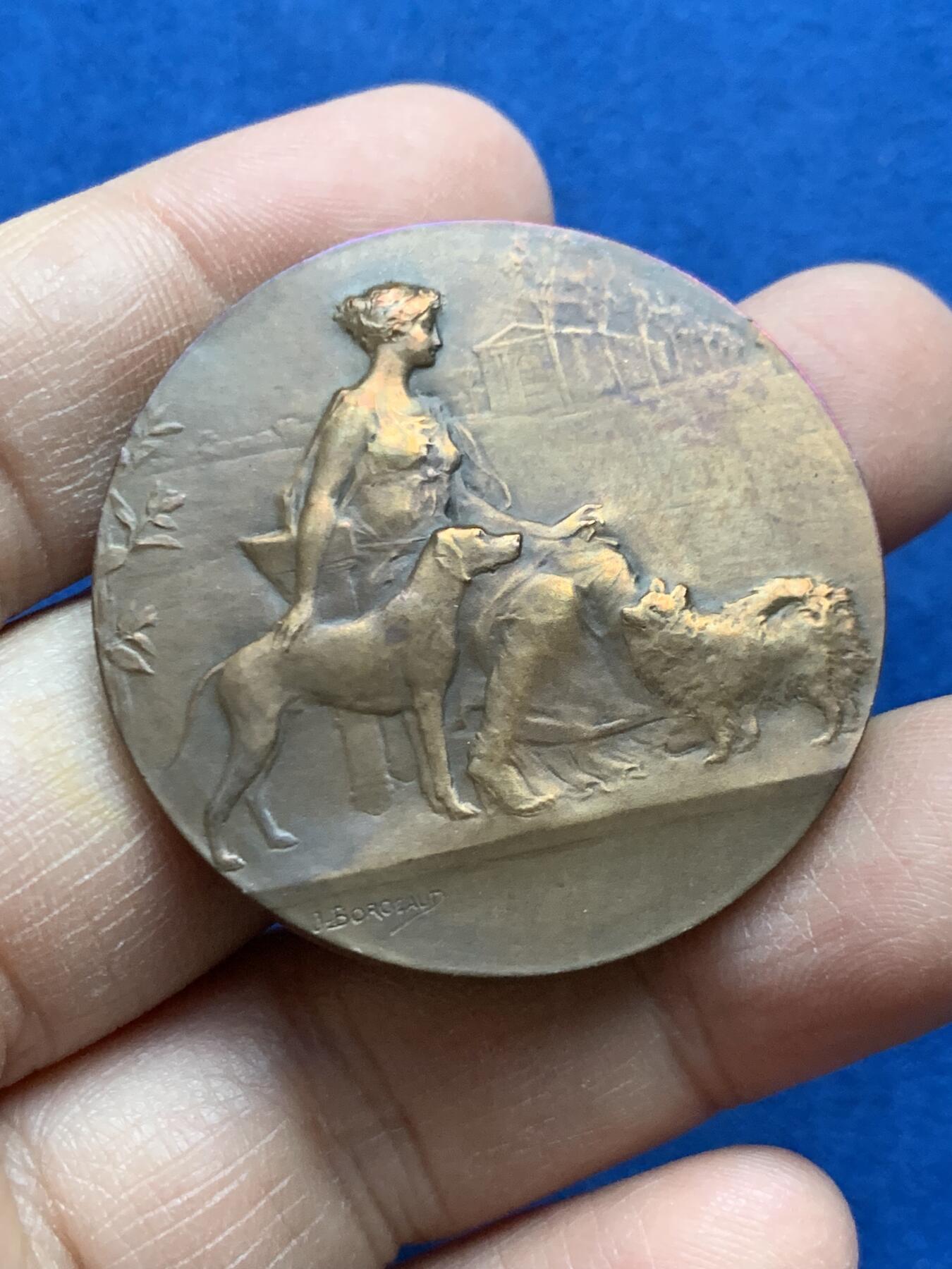 《竞宝斋》第452场 周日，周一 2场连拍 （全场包邮，欢迎送拍） 法国西南犬业协会纪念铜章 38.1克 40.8mm 丰饶角铜标 带盒